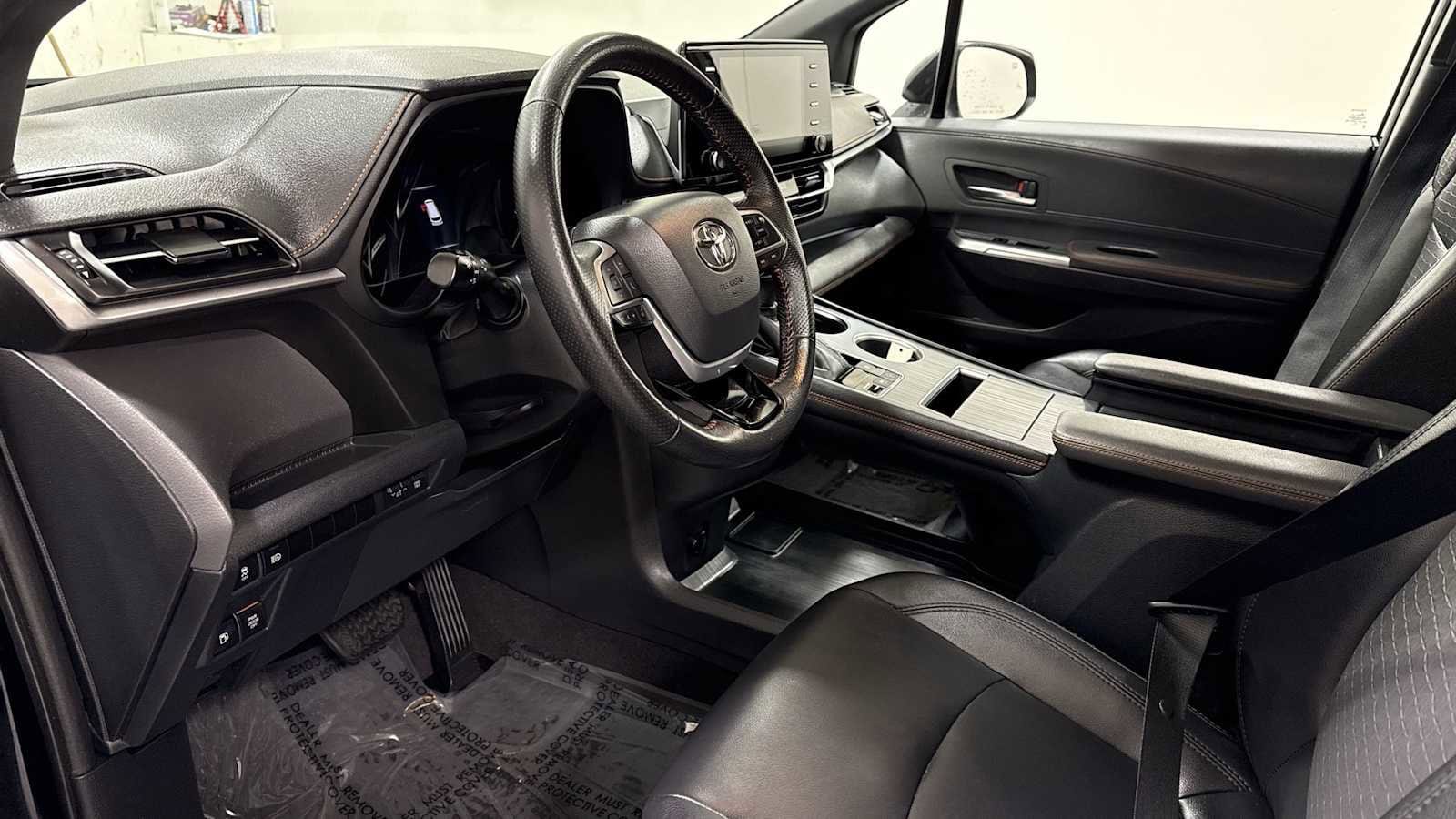 Thumbnail: 2021 Toyota Sienna - 12