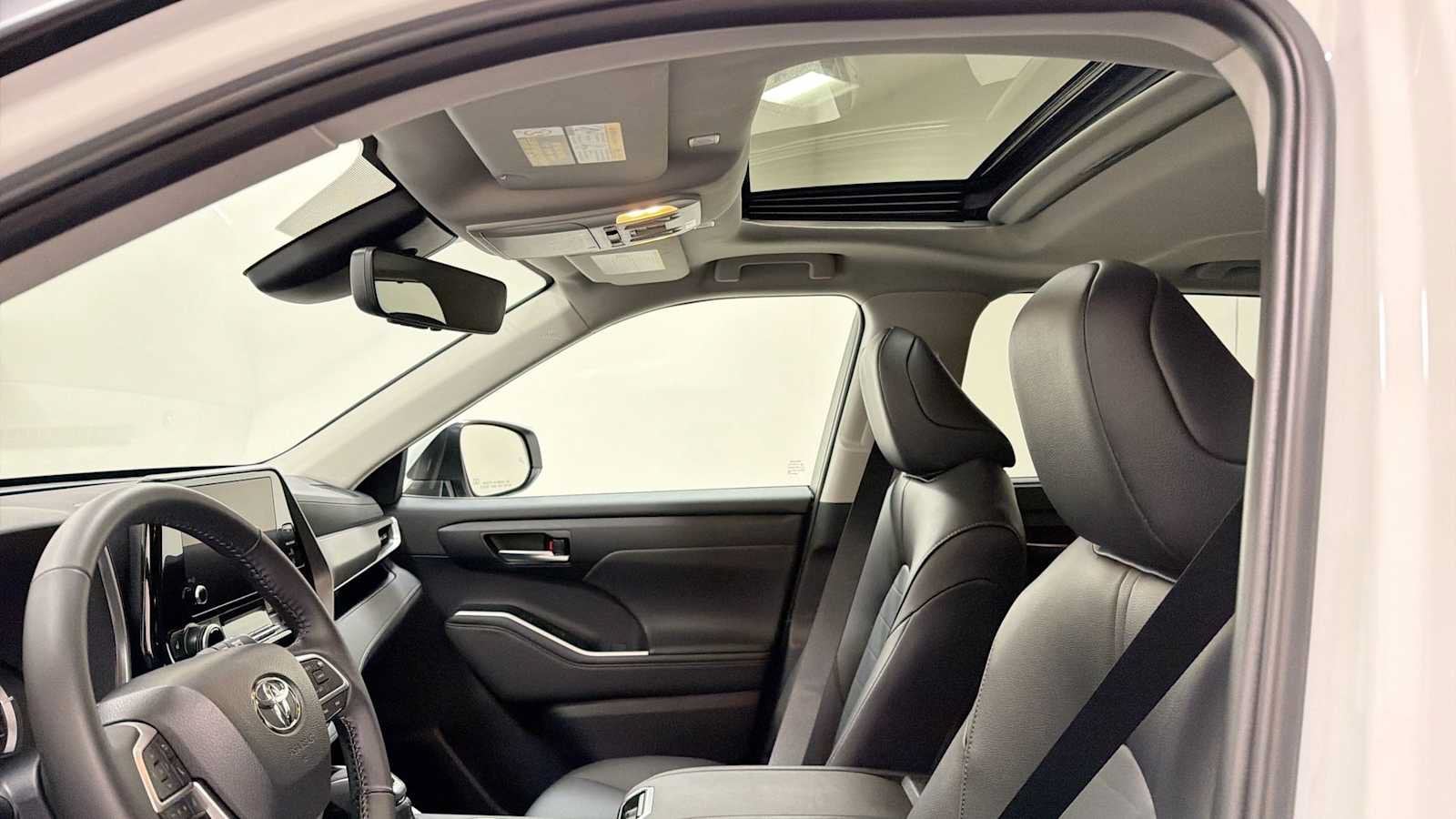 Thumbnail: 2026 Toyota Highlander - 24