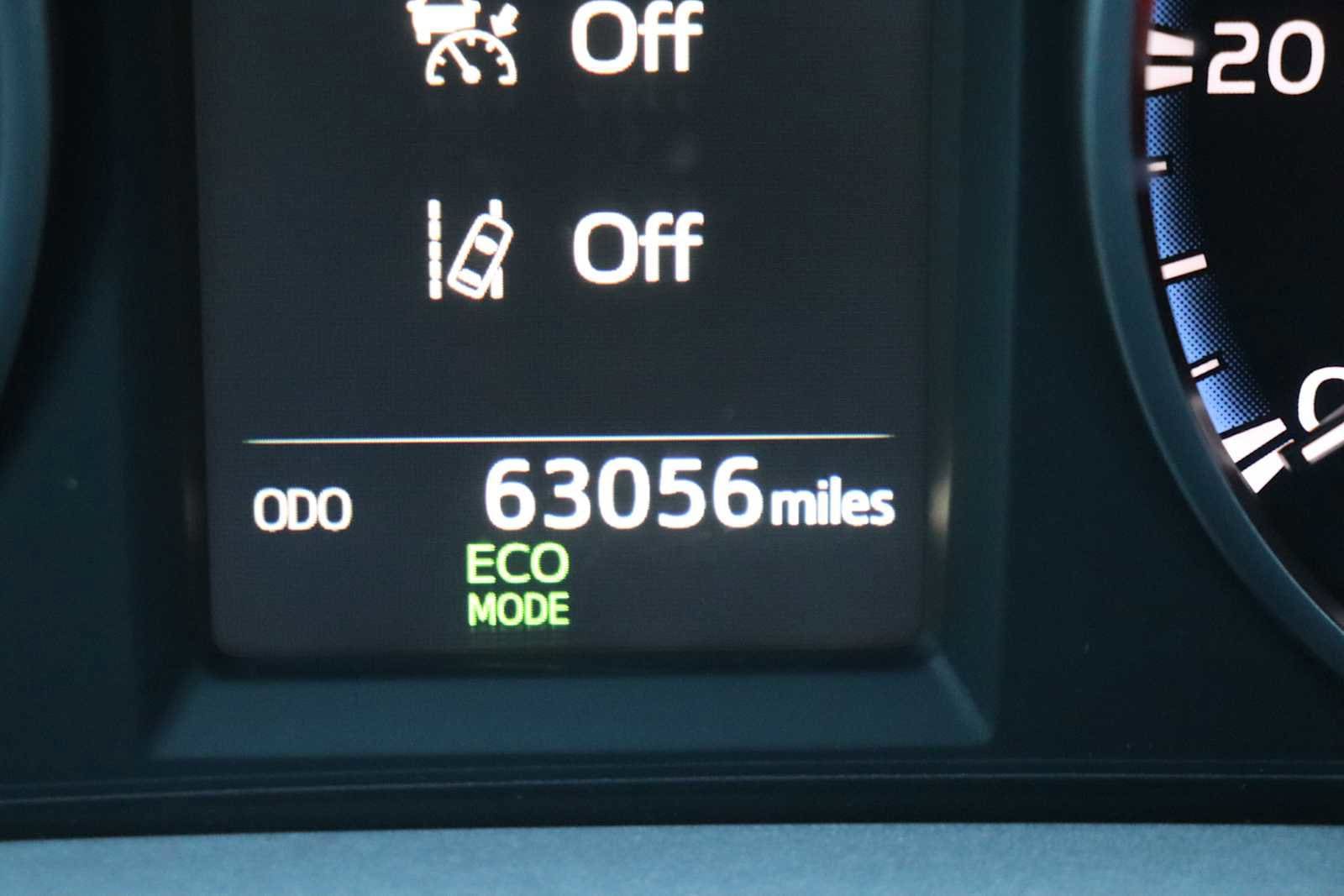 Thumbnail: 2017 Toyota RAV4 - 11