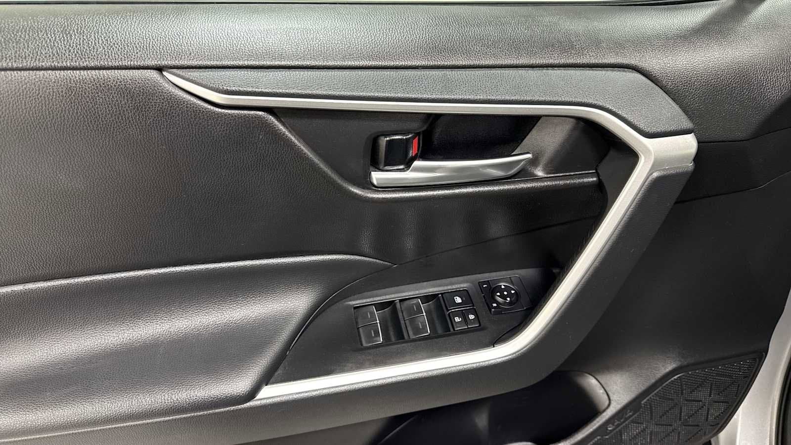 Thumbnail: 2023 Toyota RAV4 - 15