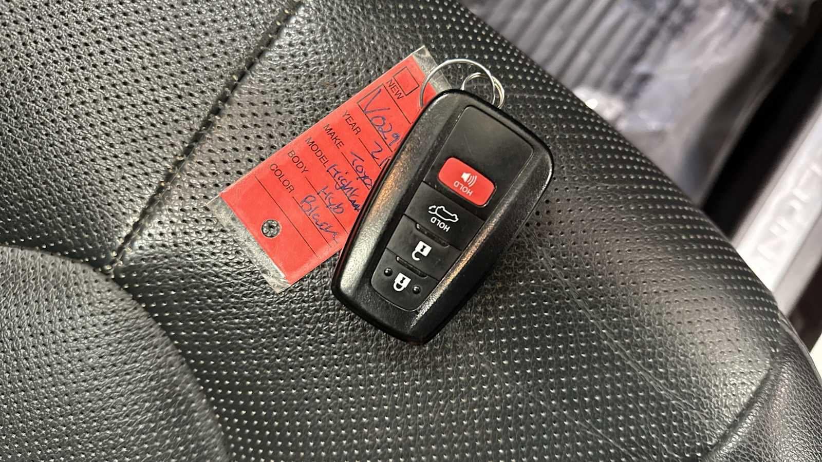 Thumbnail: 2021 Toyota Highlander - 33