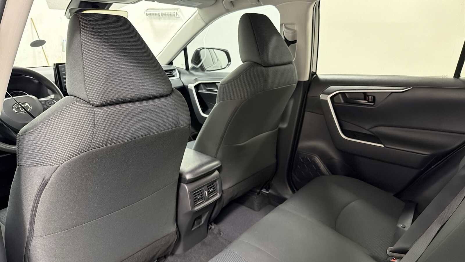 Thumbnail: 2022 Toyota RAV4 - 24