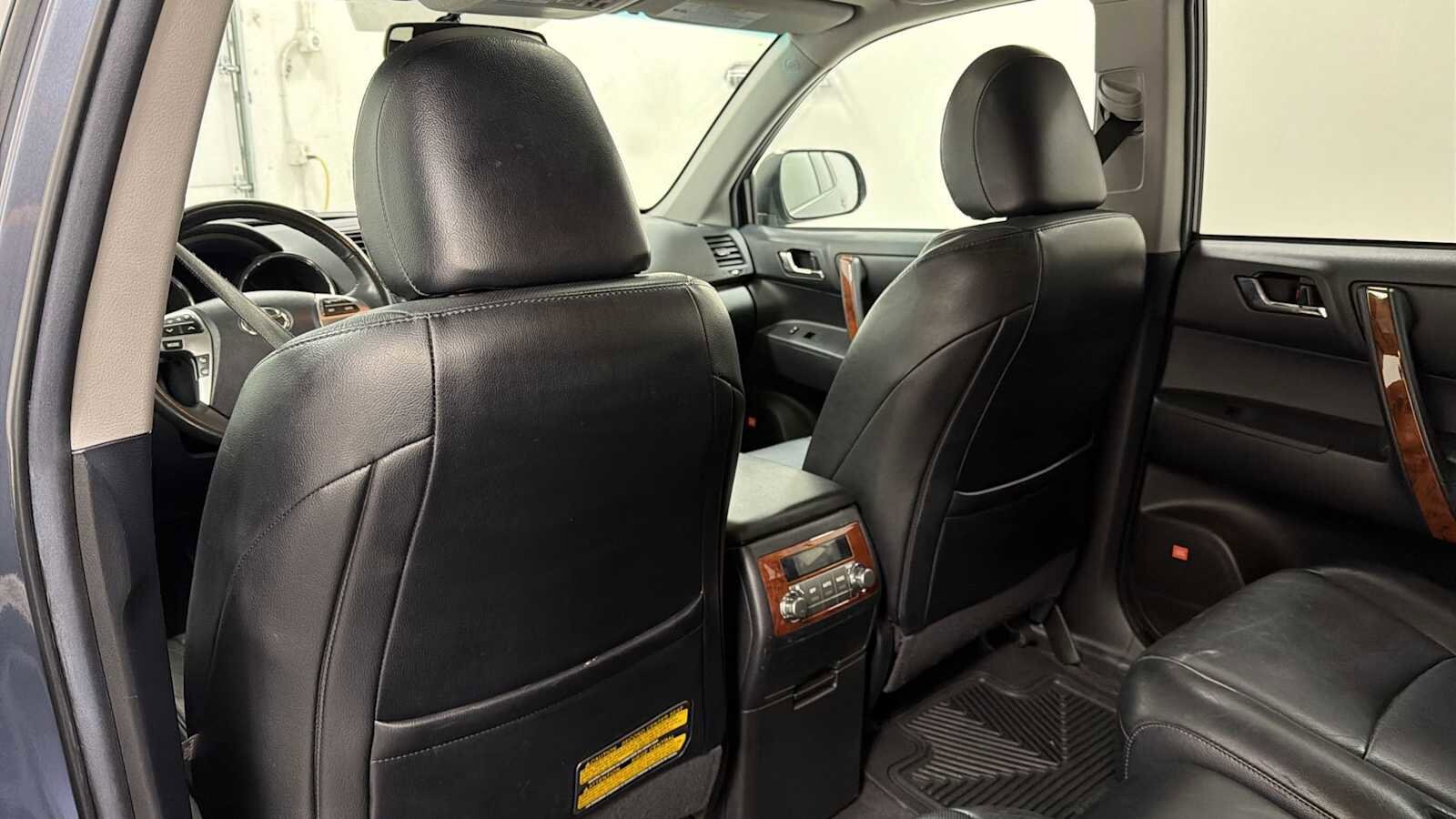 Thumbnail: 2011 Toyota Highlander - 27