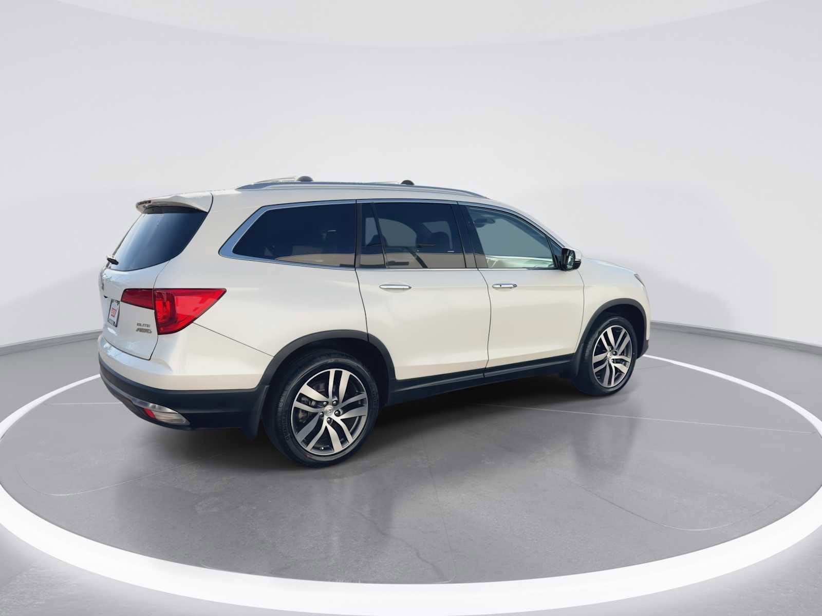 Thumbnail: 2017 Honda Pilot - 8