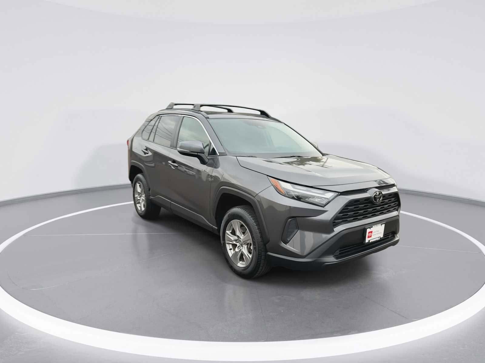 2022 Toyota RAV4 XLE photo 2