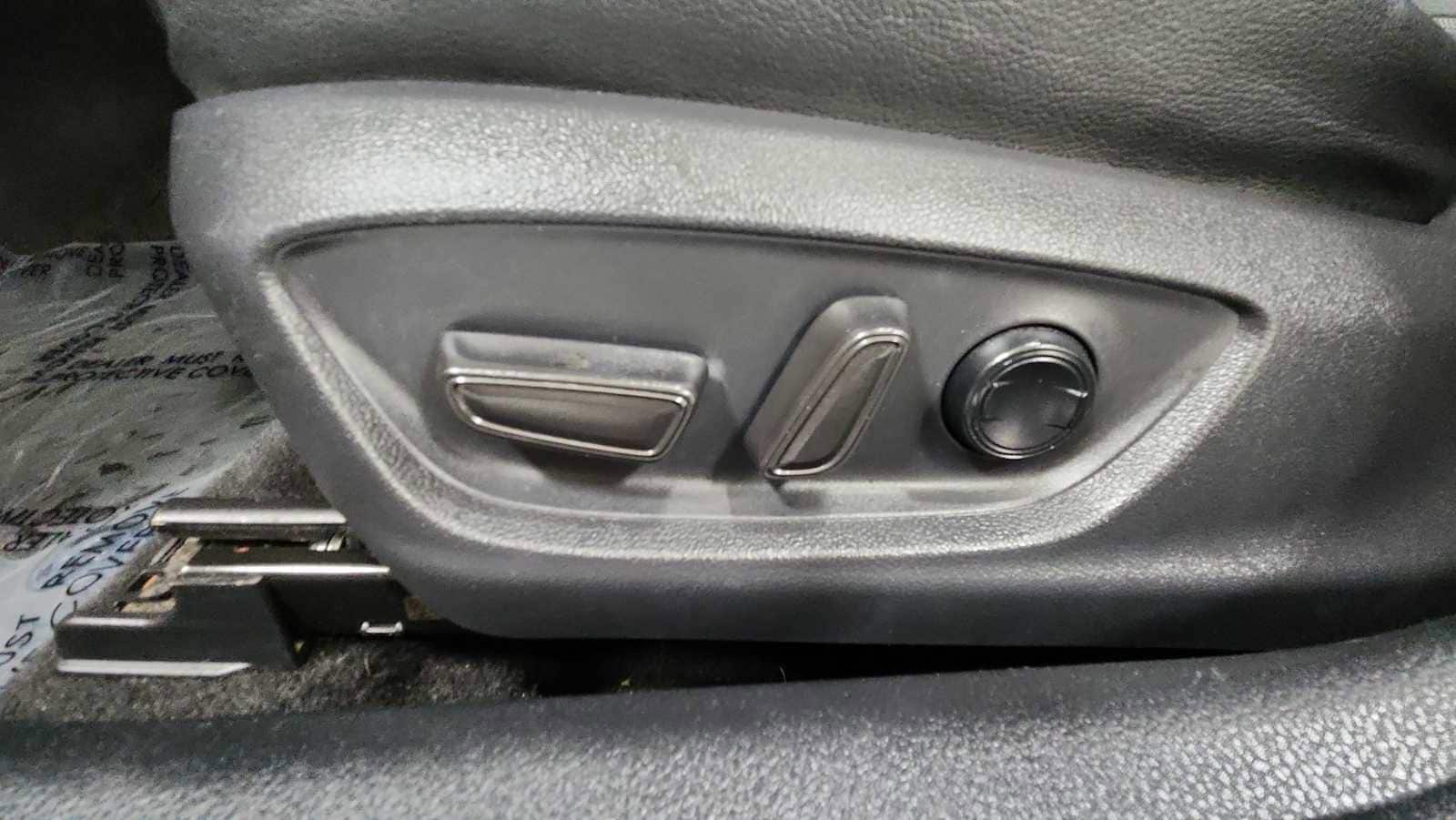 Thumbnail: 2018 Toyota Camry - 14