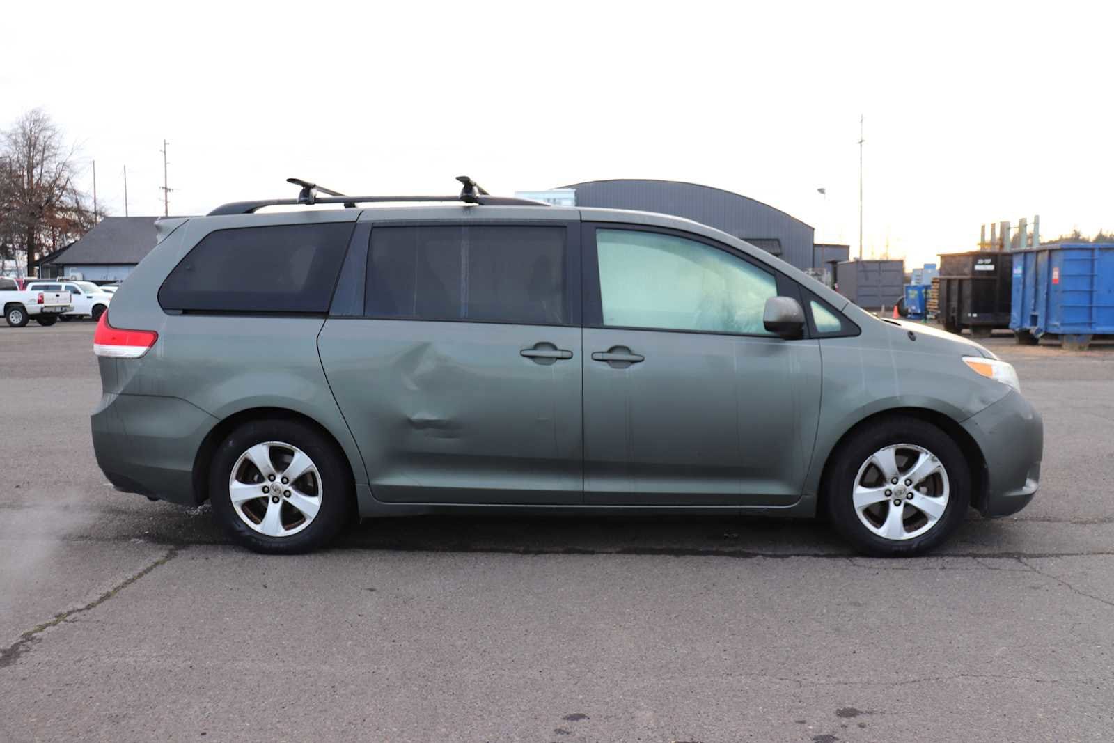 Thumbnail: 2012 Toyota Sienna - 4