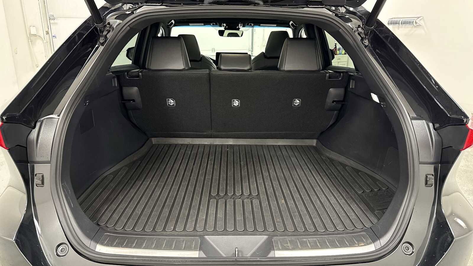 Thumbnail: 2023 Toyota Venza - 27