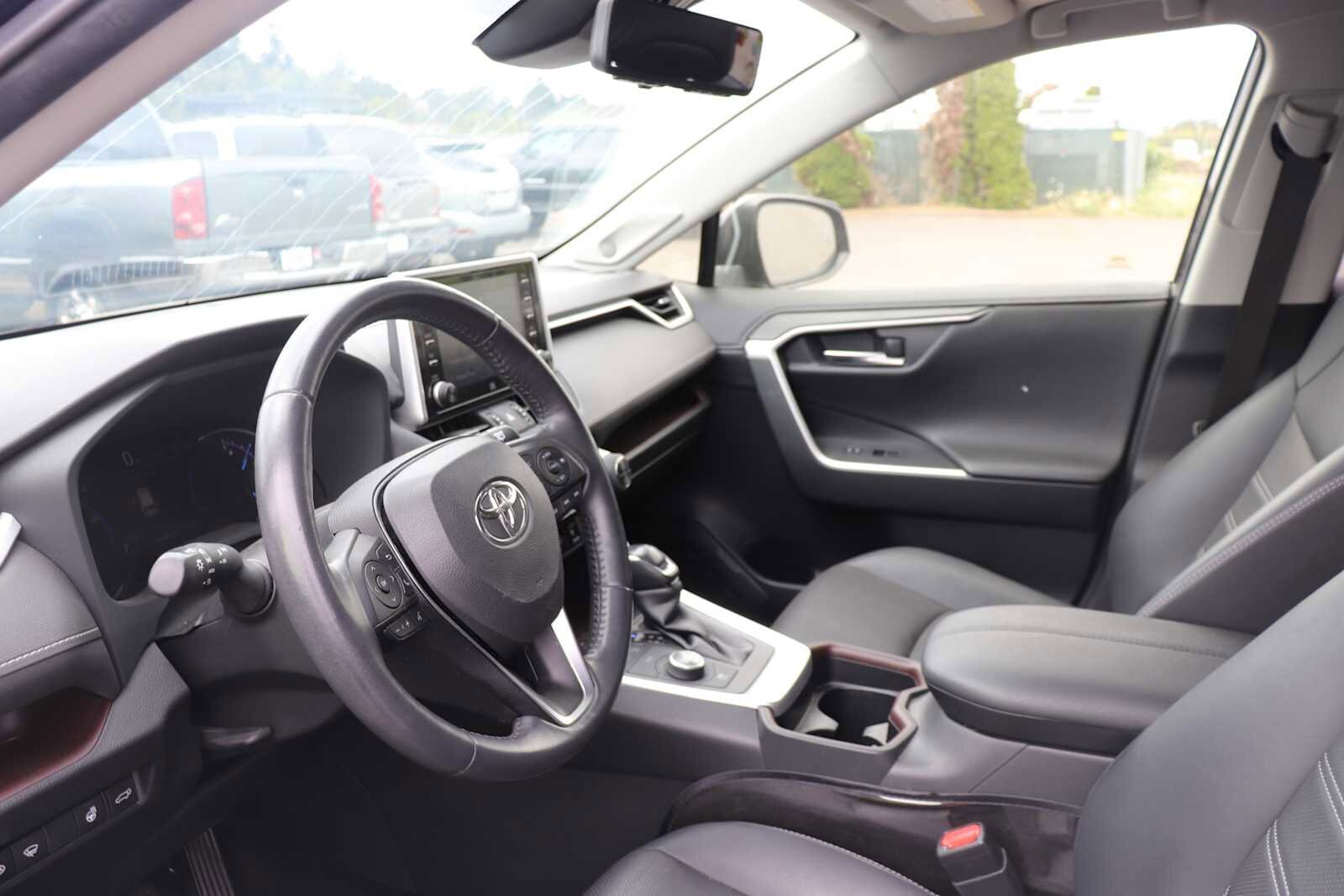 Thumbnail: 2019 Toyota RAV4 - 10