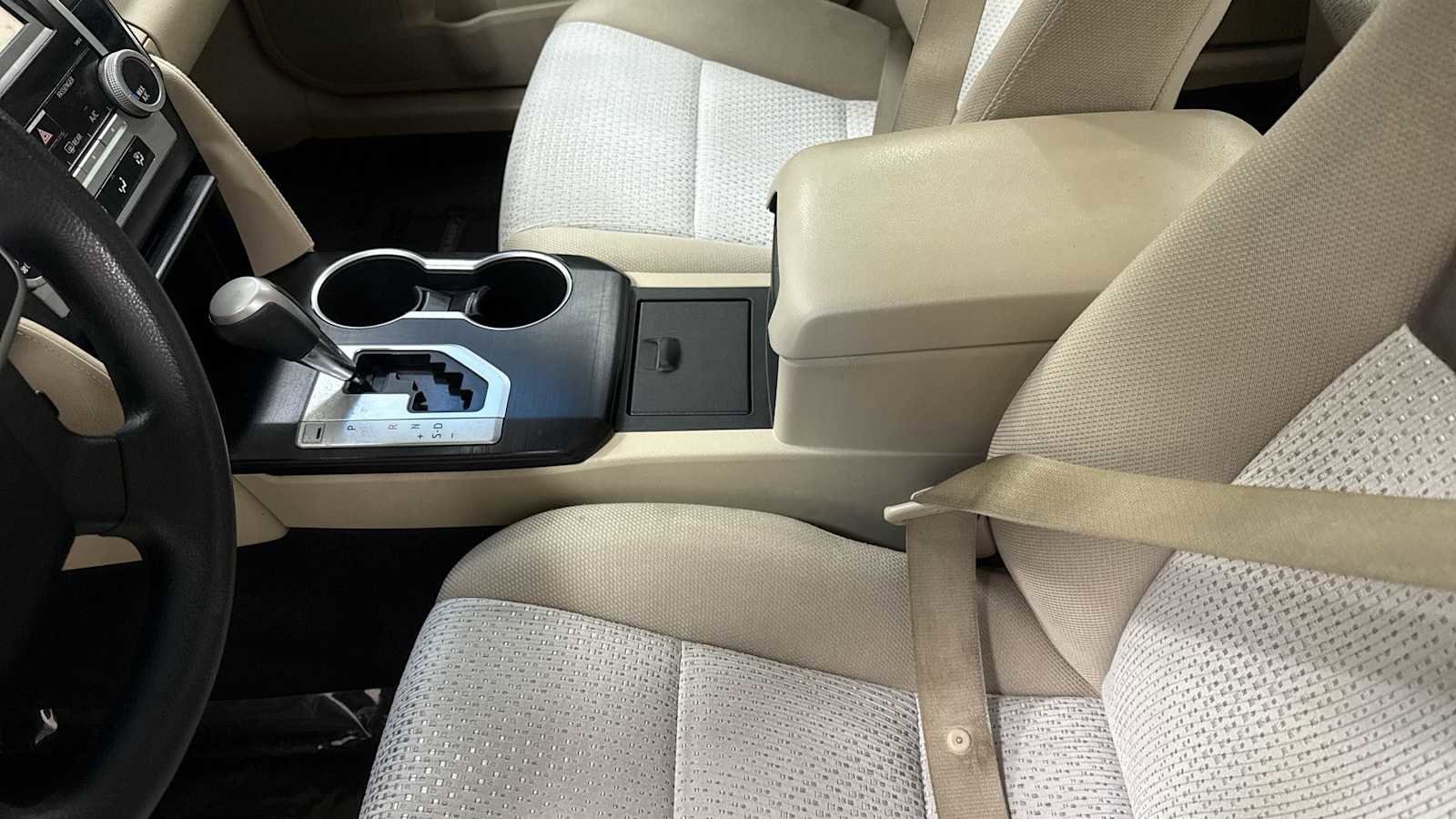 Thumbnail: 2012 Toyota Camry - 21