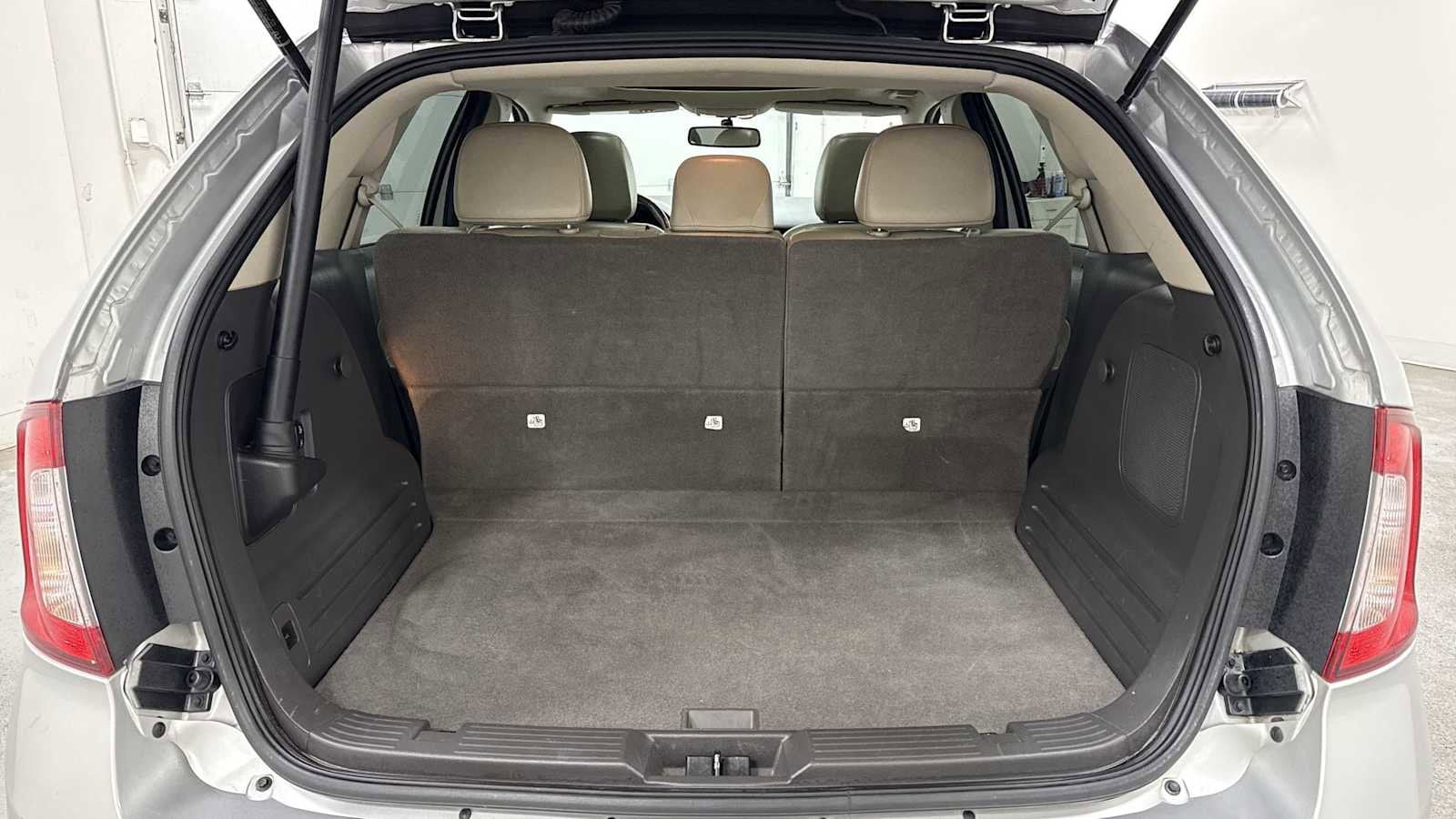 Thumbnail: 2013 Ford Edge - 28