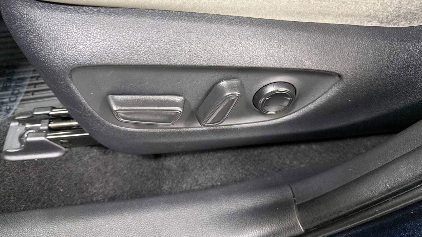 Thumbnail: 2025 Toyota RAV4 - 14