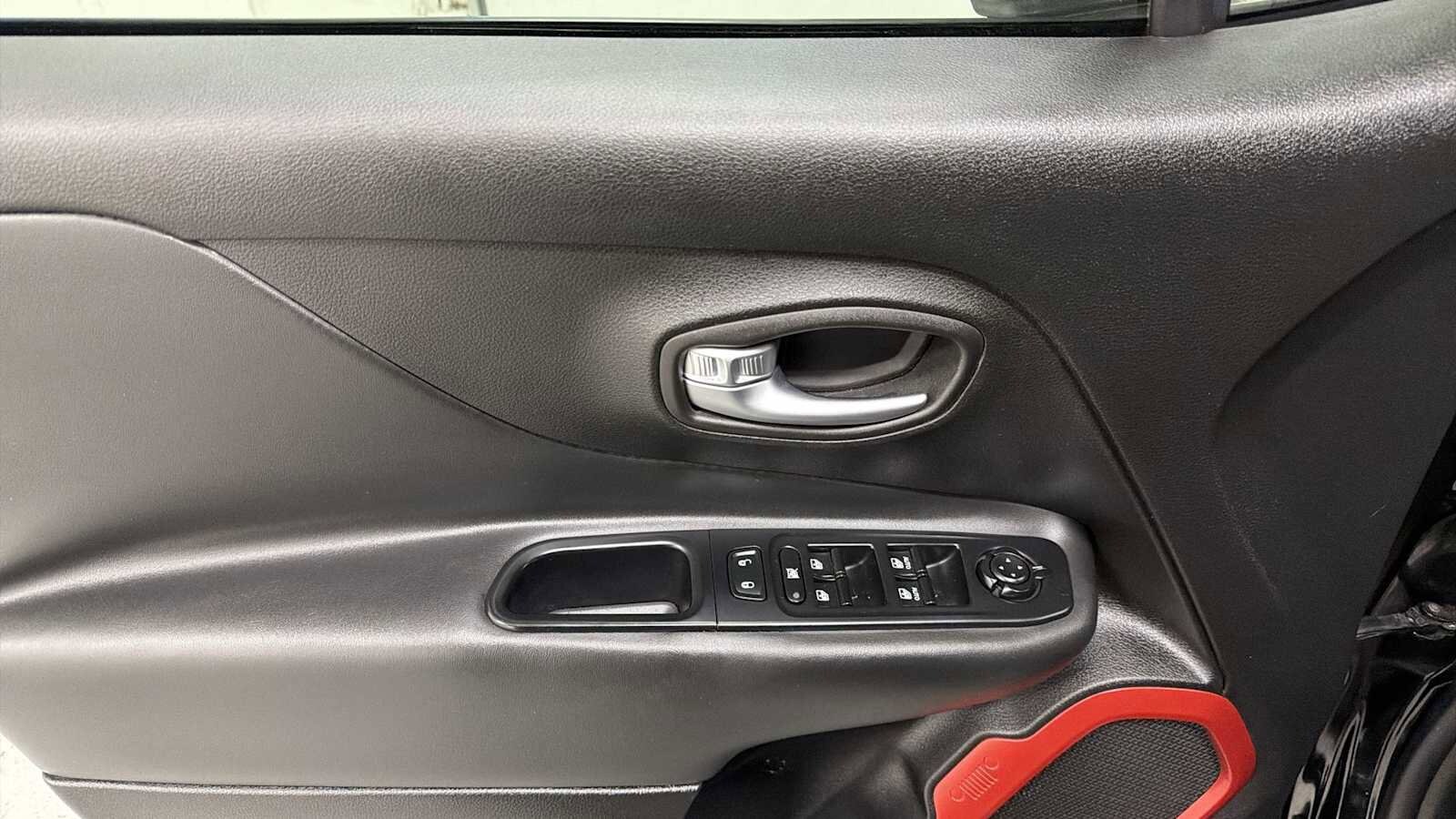 Thumbnail: 2015 Jeep Renegade - 14