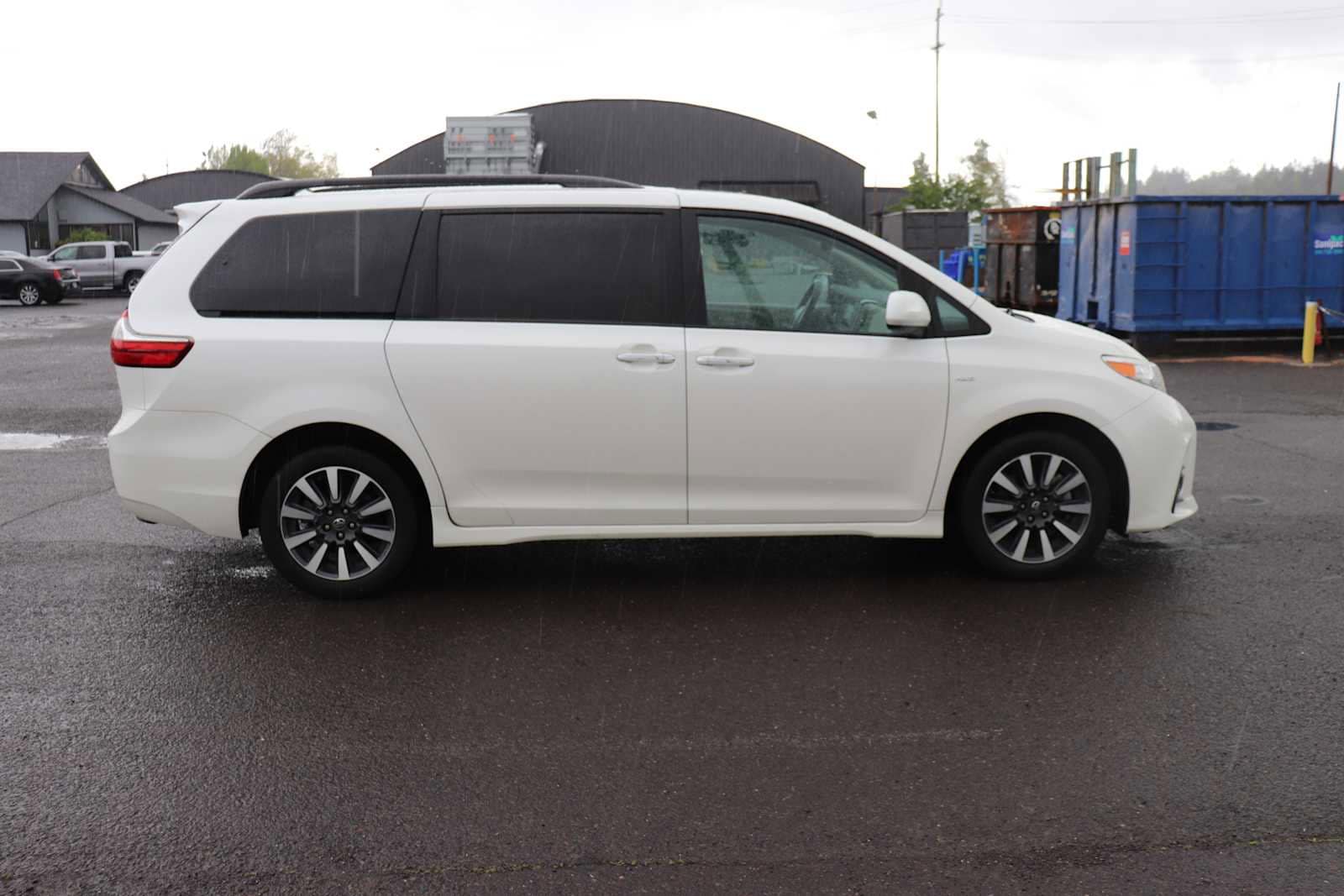 Thumbnail: 2020 Toyota Sienna - 4