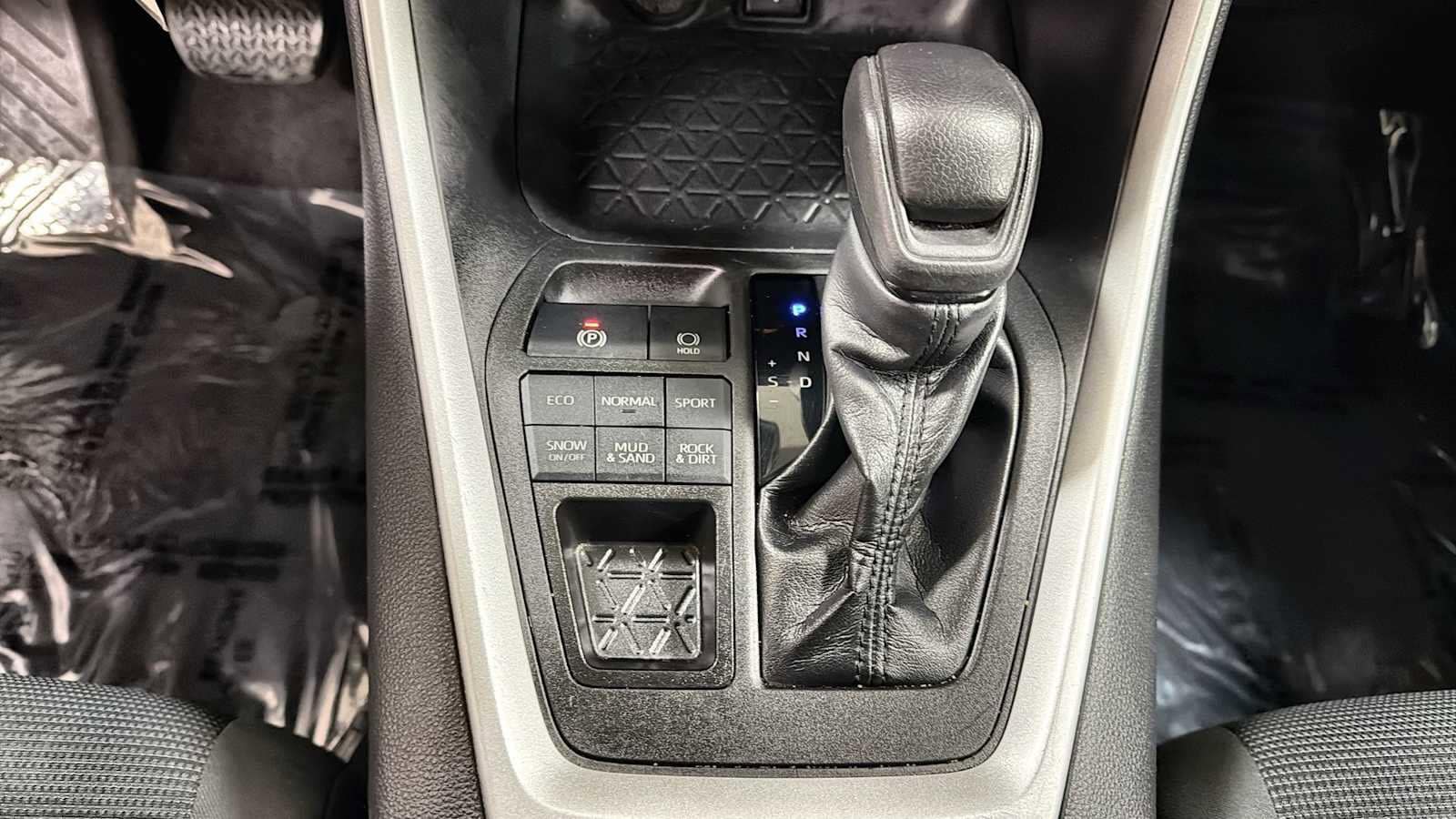 Thumbnail: 2021 Toyota RAV4 - 21