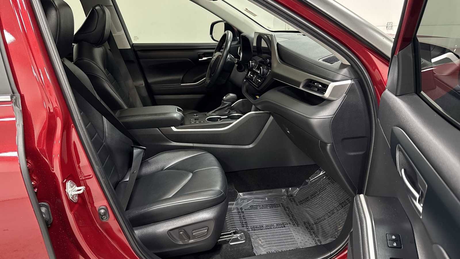 Thumbnail: 2023 Toyota Highlander - 30