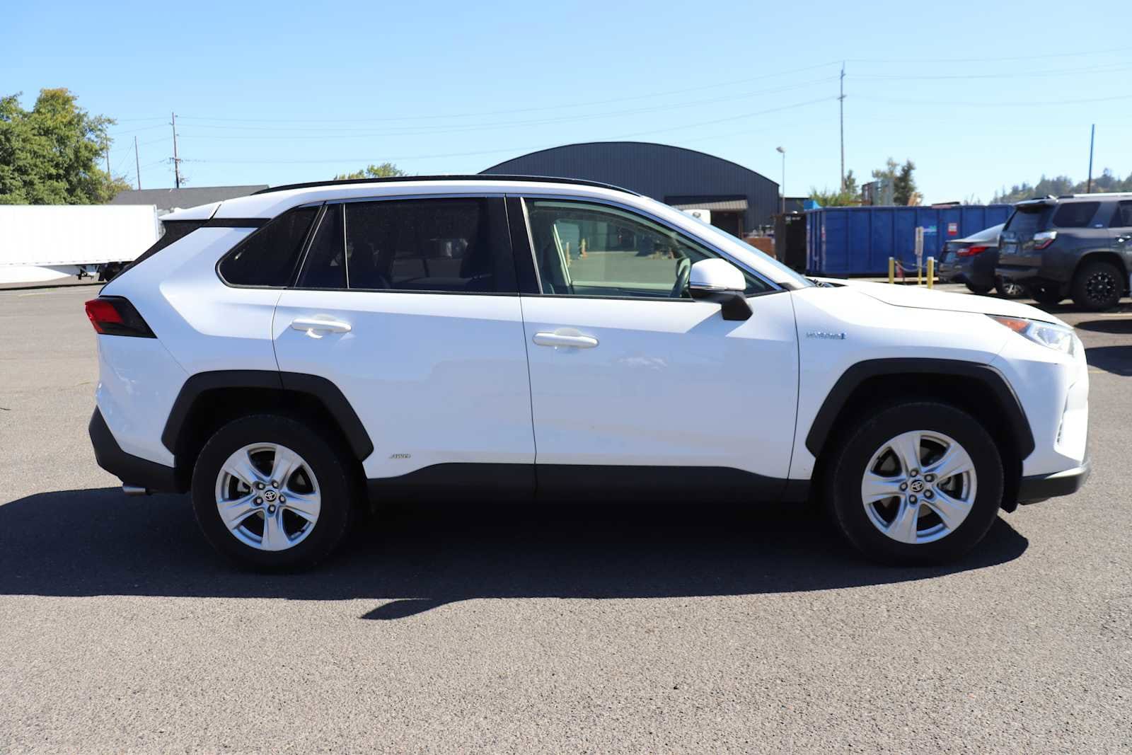 Thumbnail: 2020 Toyota RAV4 - 4
