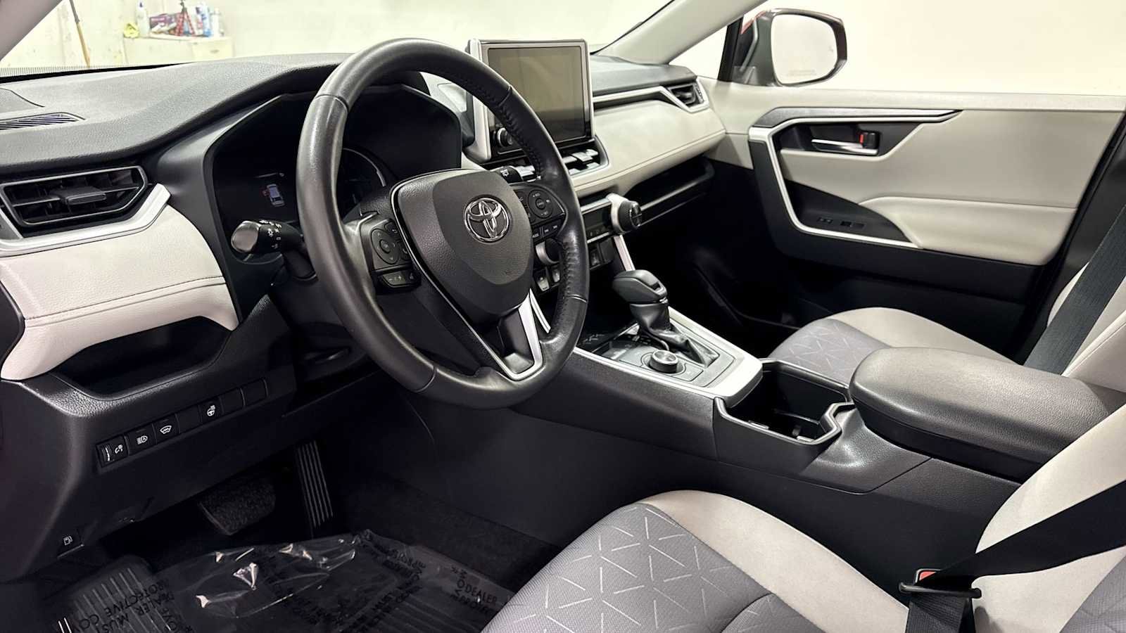 Thumbnail: 2024 Toyota RAV4 - 12