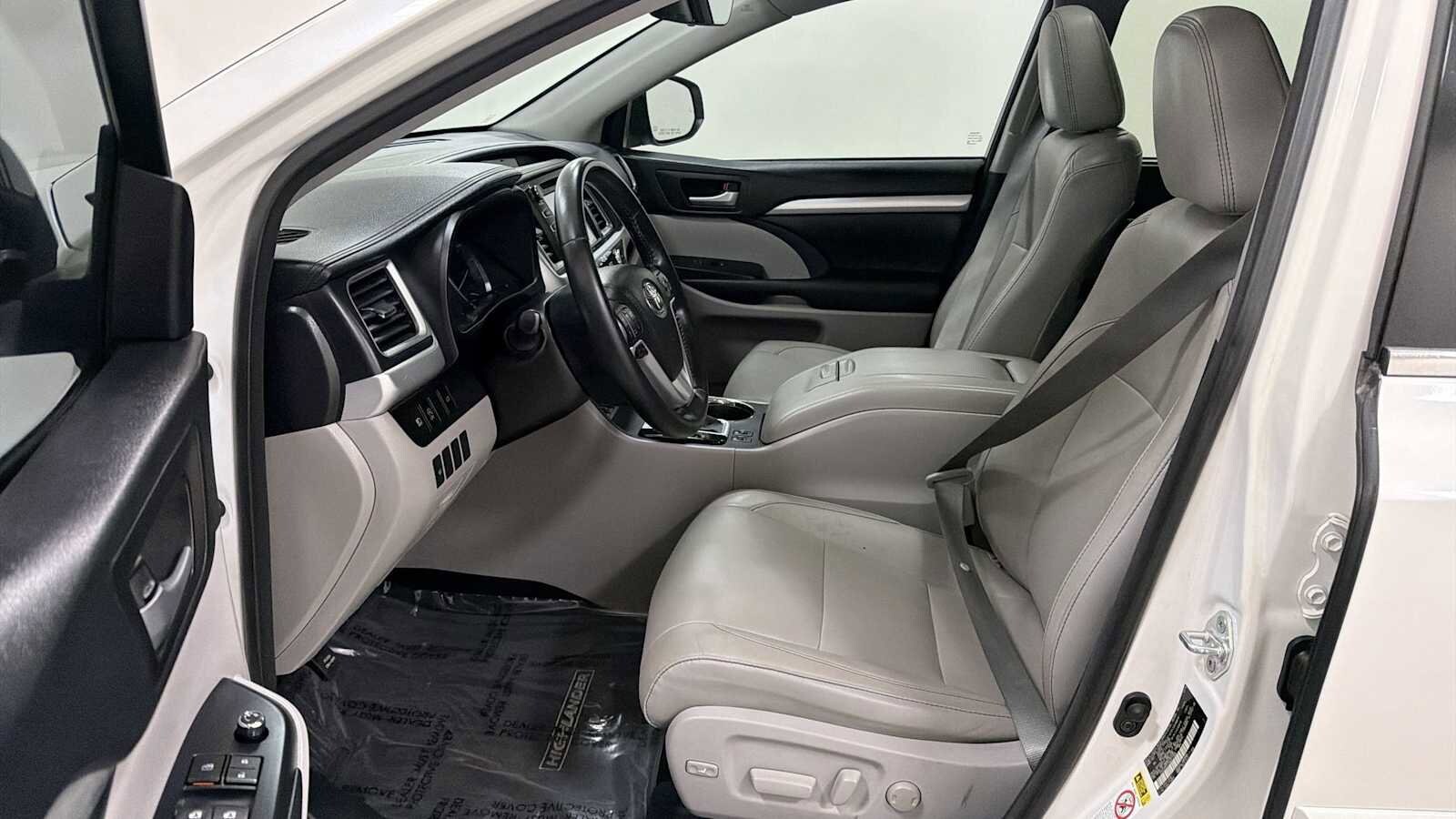 Thumbnail: 2017 Toyota Highlander - 13