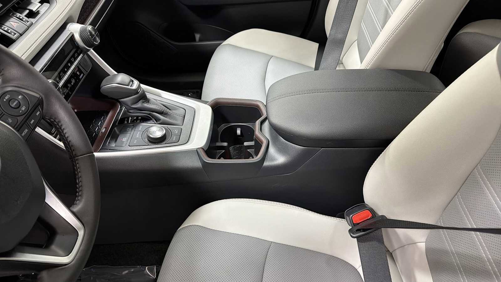 Thumbnail: 2025 Toyota RAV4 - 23