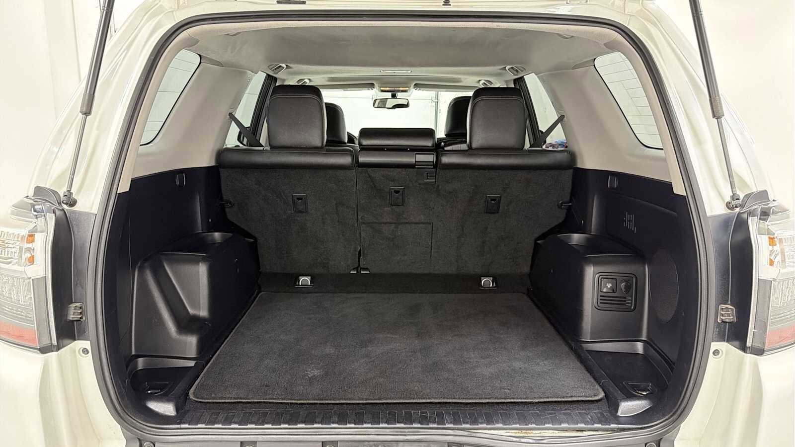 Thumbnail: 2015 Toyota 4Runner - 28