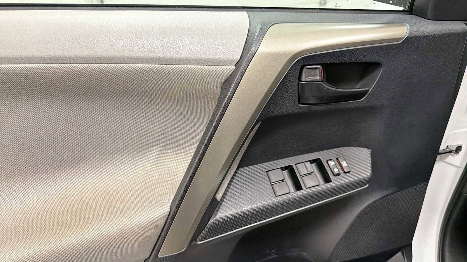 Thumbnail: 2013 Toyota RAV4 - 15