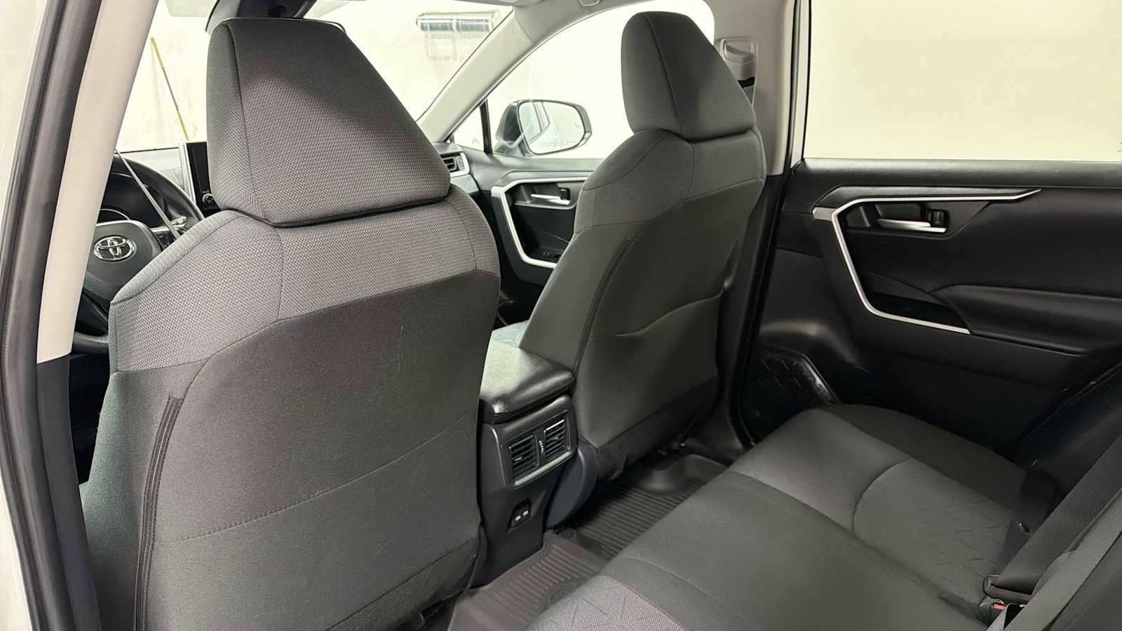 Thumbnail: 2025 Toyota RAV4 - 25