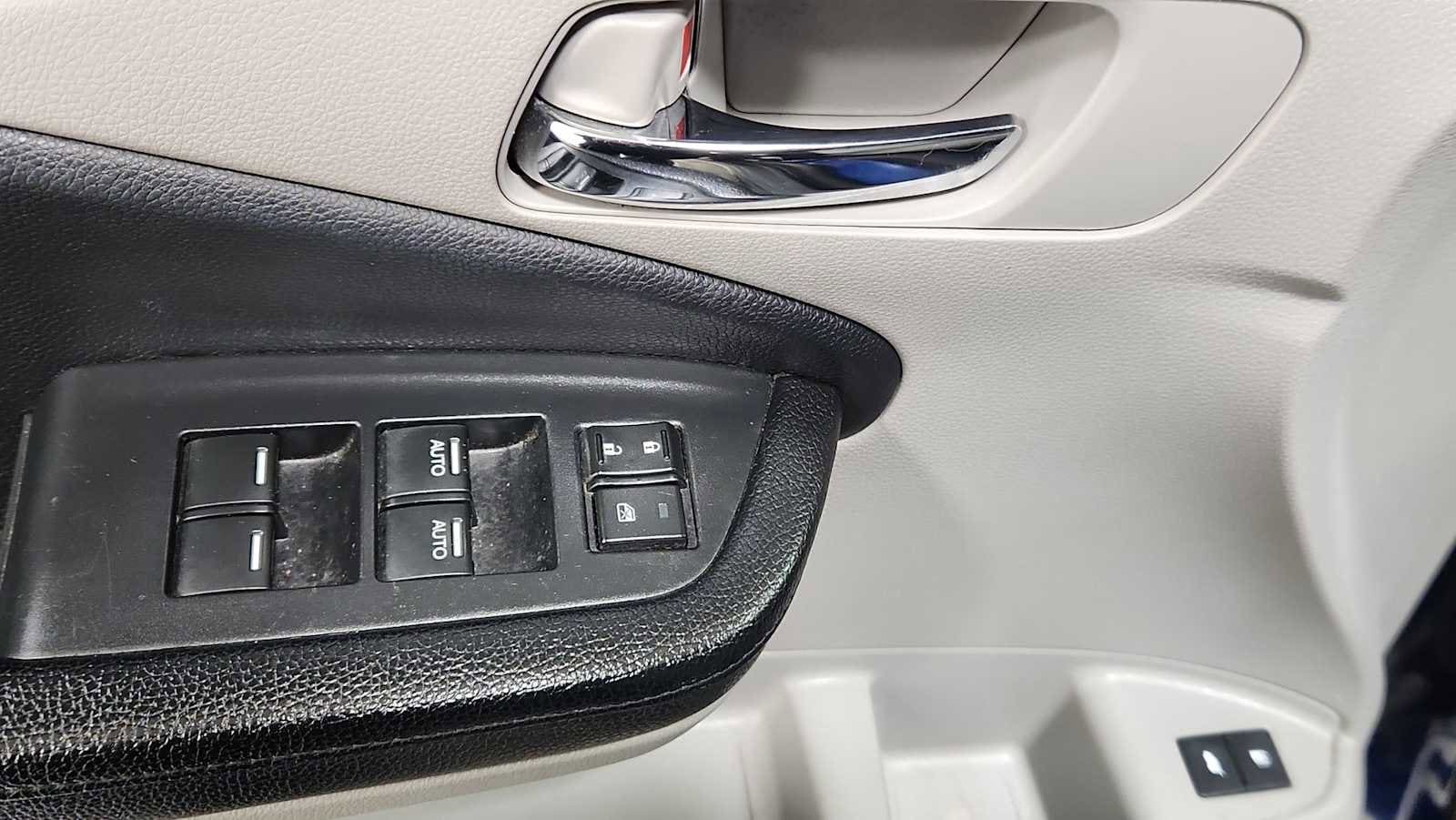 Thumbnail: 2017 Honda Pilot - 15