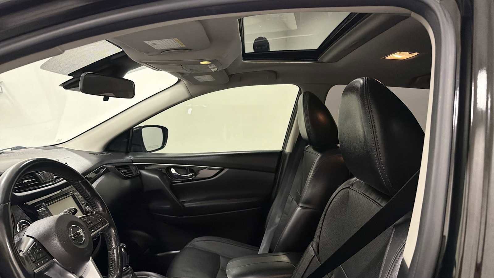 Thumbnail: 2018 Nissan Rogue Sport - 24