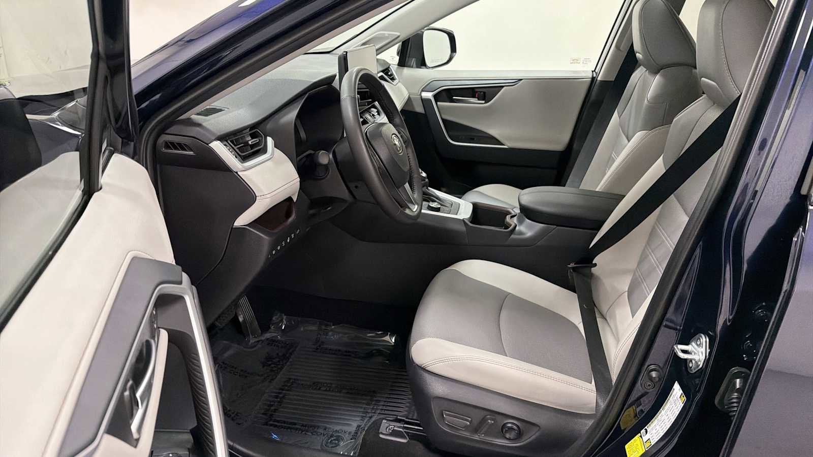 Thumbnail: 2025 Toyota RAV4 - 13