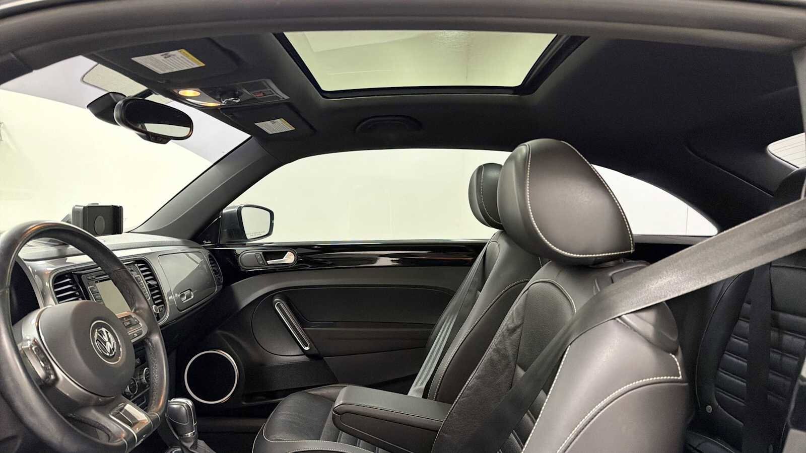 Thumbnail: 2014 Volkswagen Beetle - 25