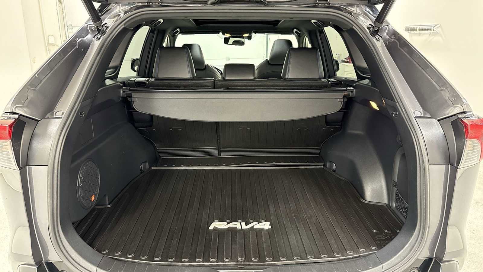 Thumbnail: 2019 Toyota RAV4 - 28