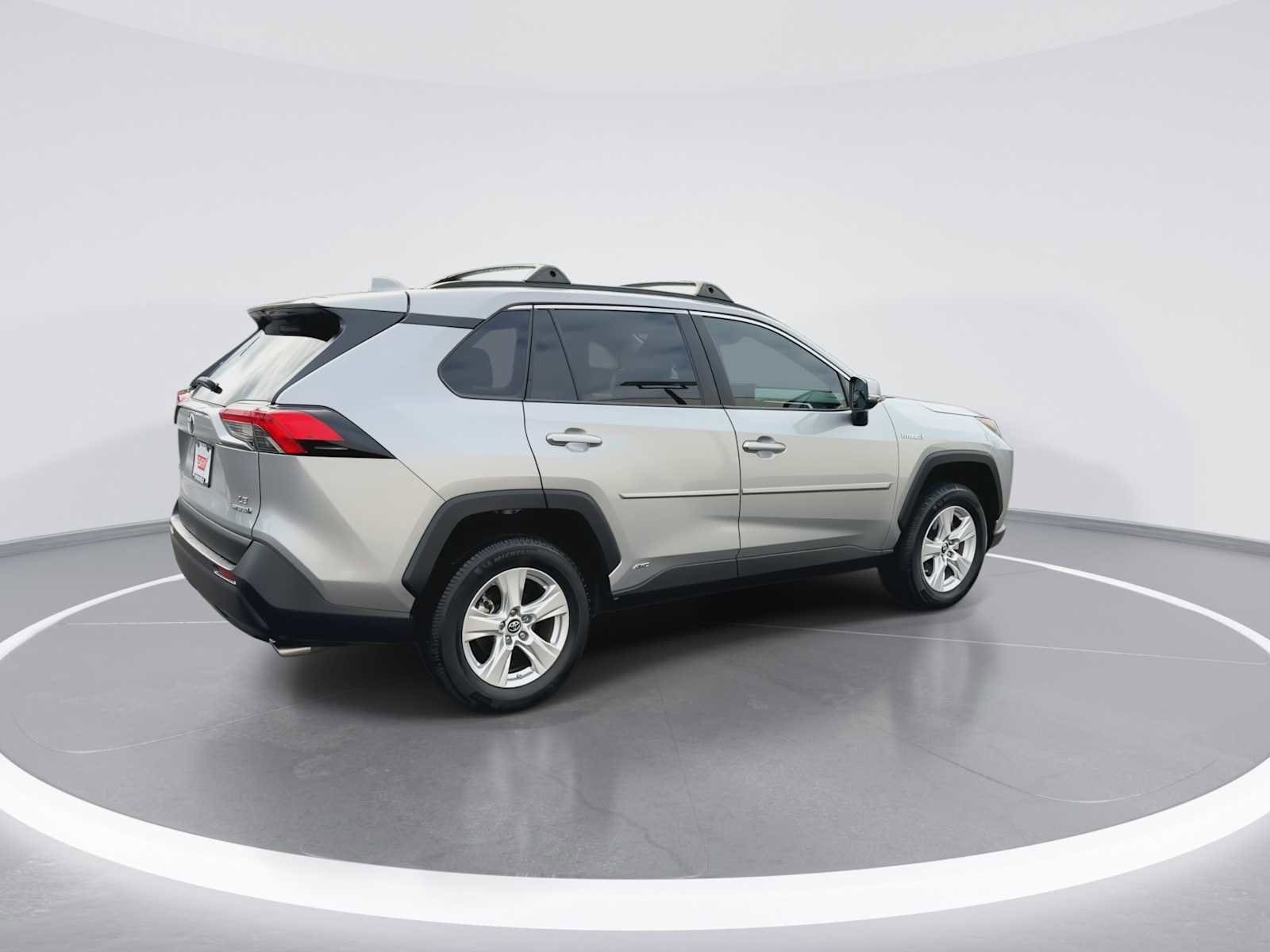 Thumbnail: 2019 Toyota RAV4 - 8