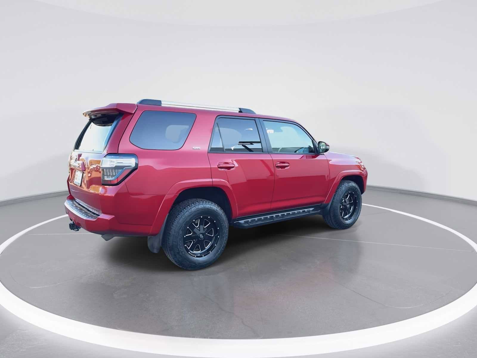 Thumbnail: 2022 Toyota 4Runner - 8