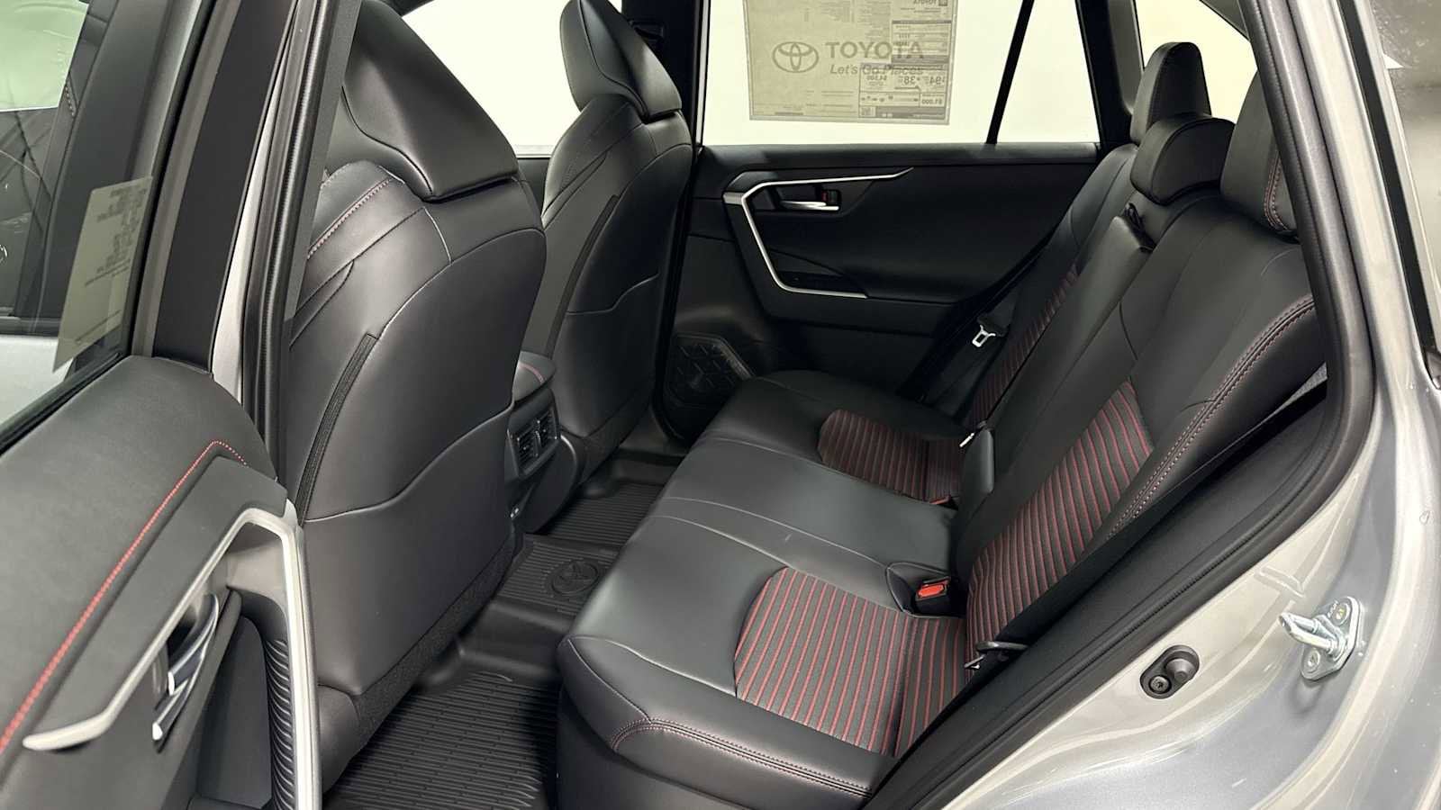 Thumbnail: 2025 Toyota RAV4 - 25