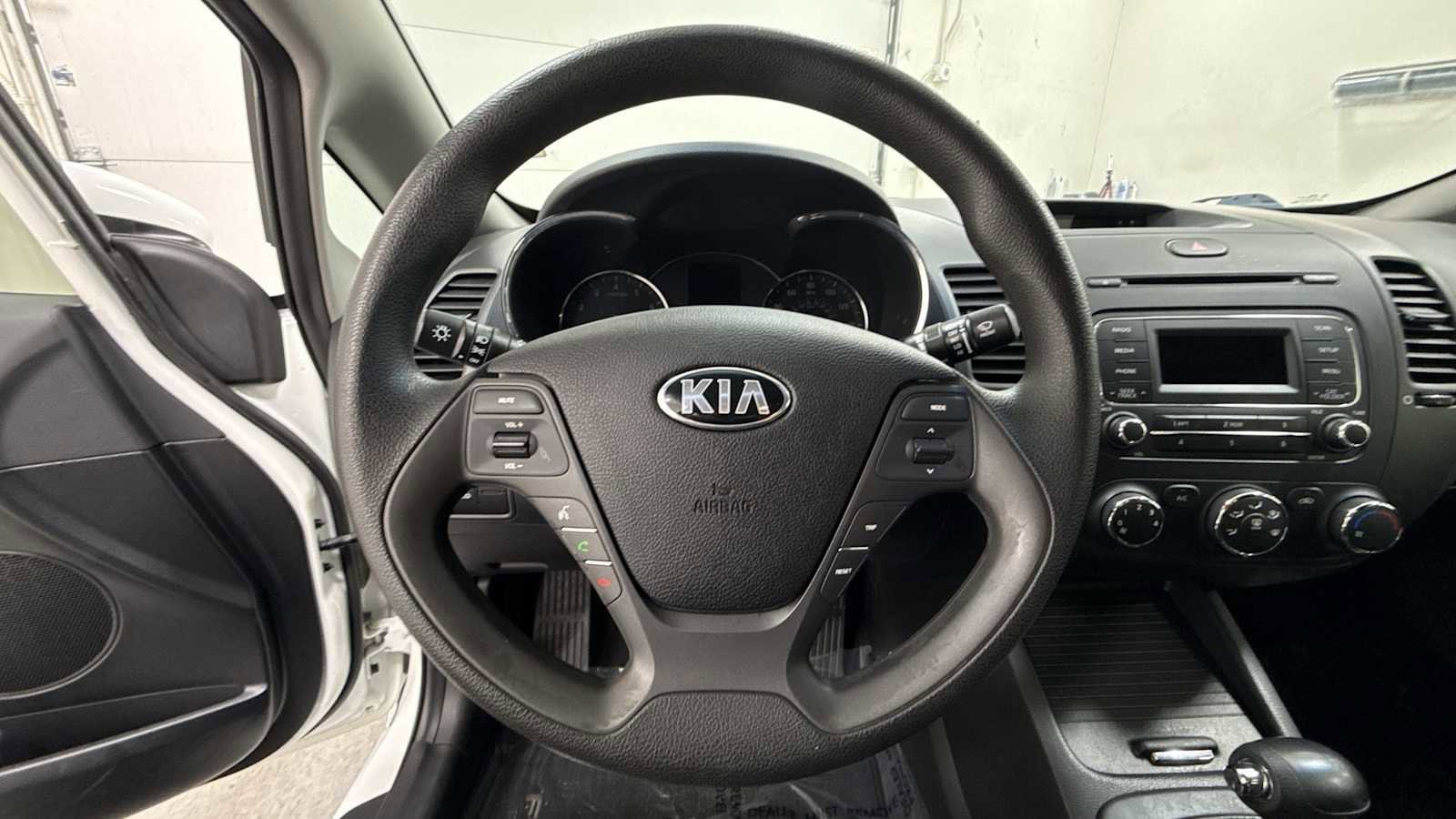 Thumbnail: 2016 Kia Forte - 16