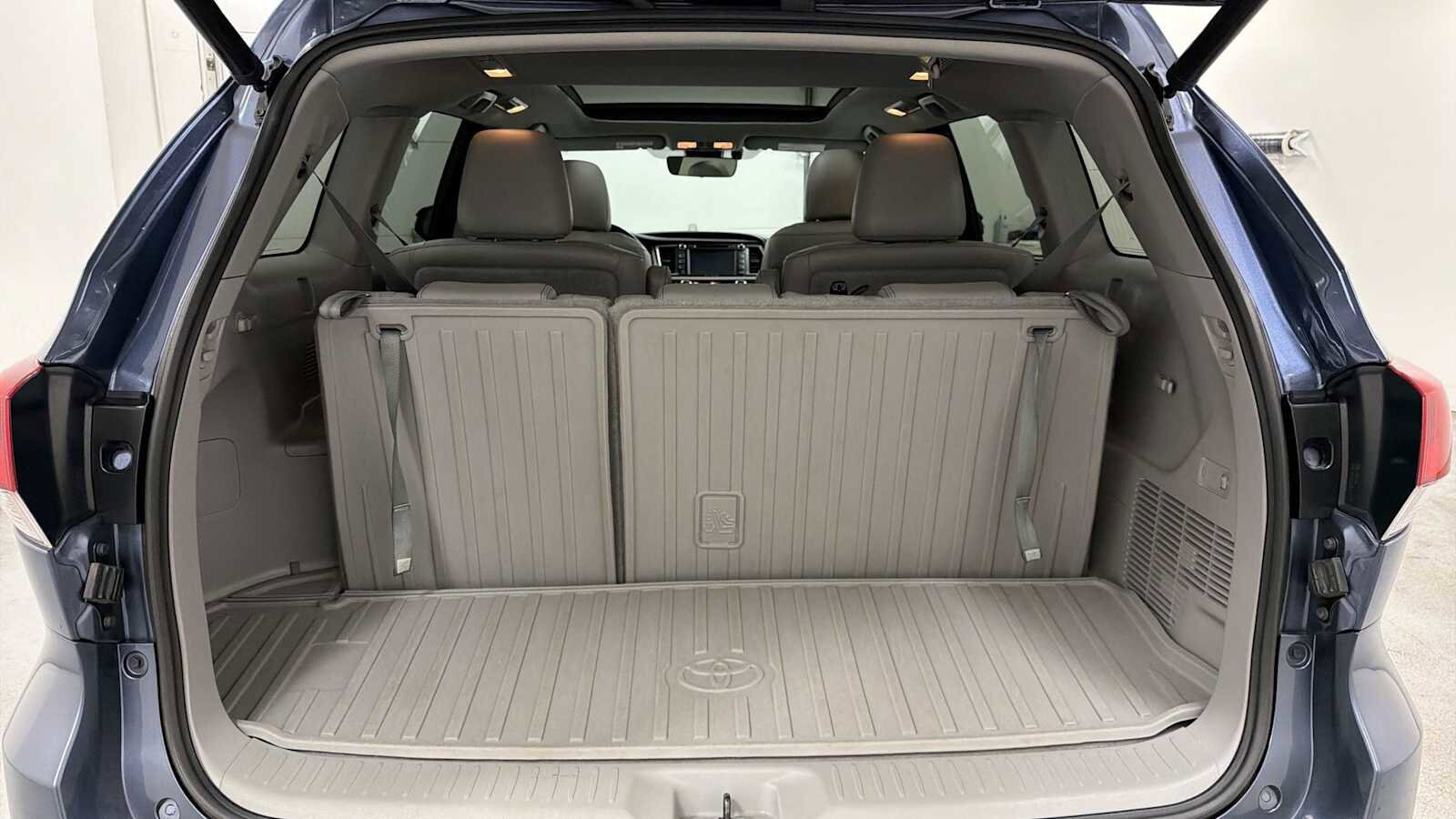 Thumbnail: 2017 Toyota Highlander - 29