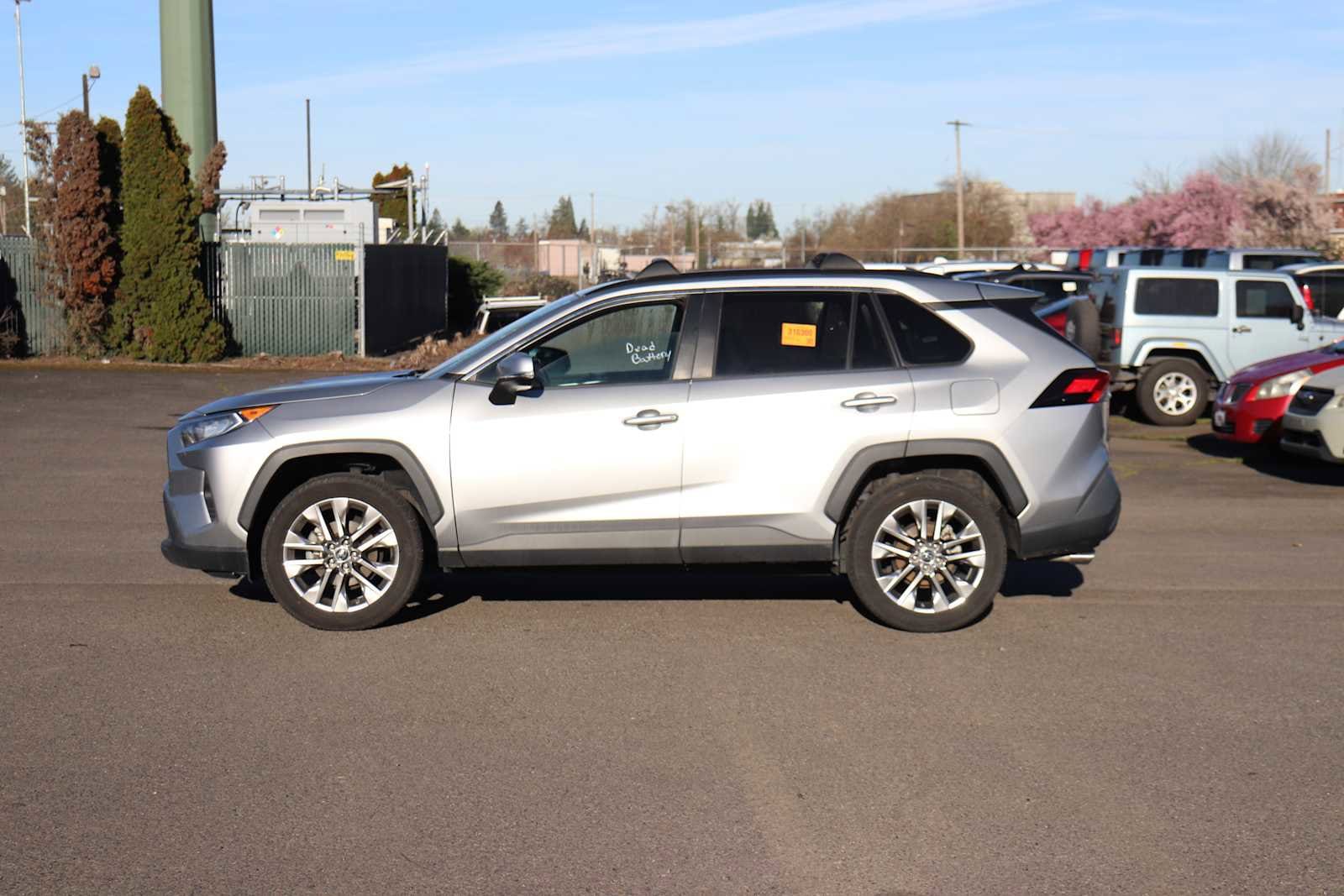 Thumbnail: 2019 Toyota RAV4 - 8