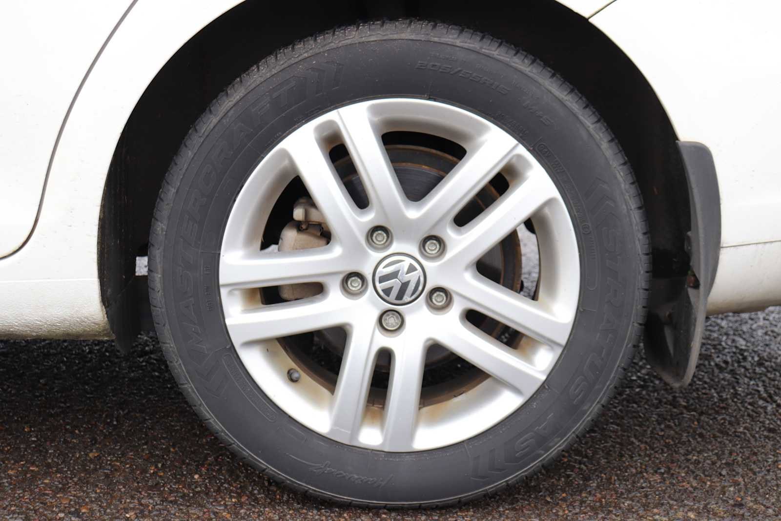 Thumbnail: 2011 Volkswagen Jetta - 9