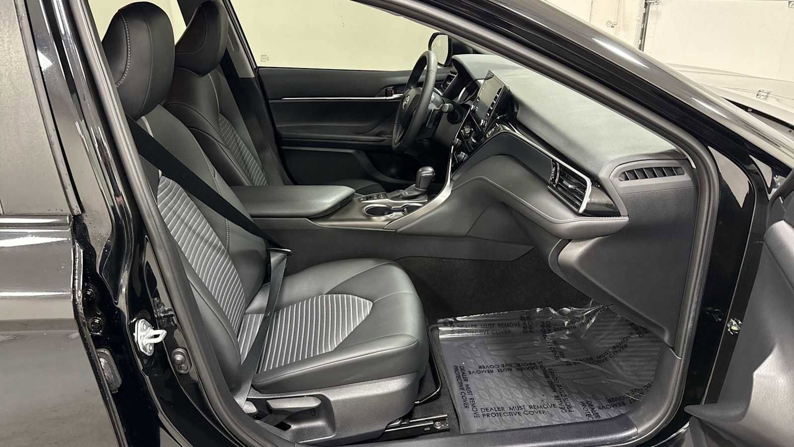 Thumbnail: 2023 Toyota Camry - 28