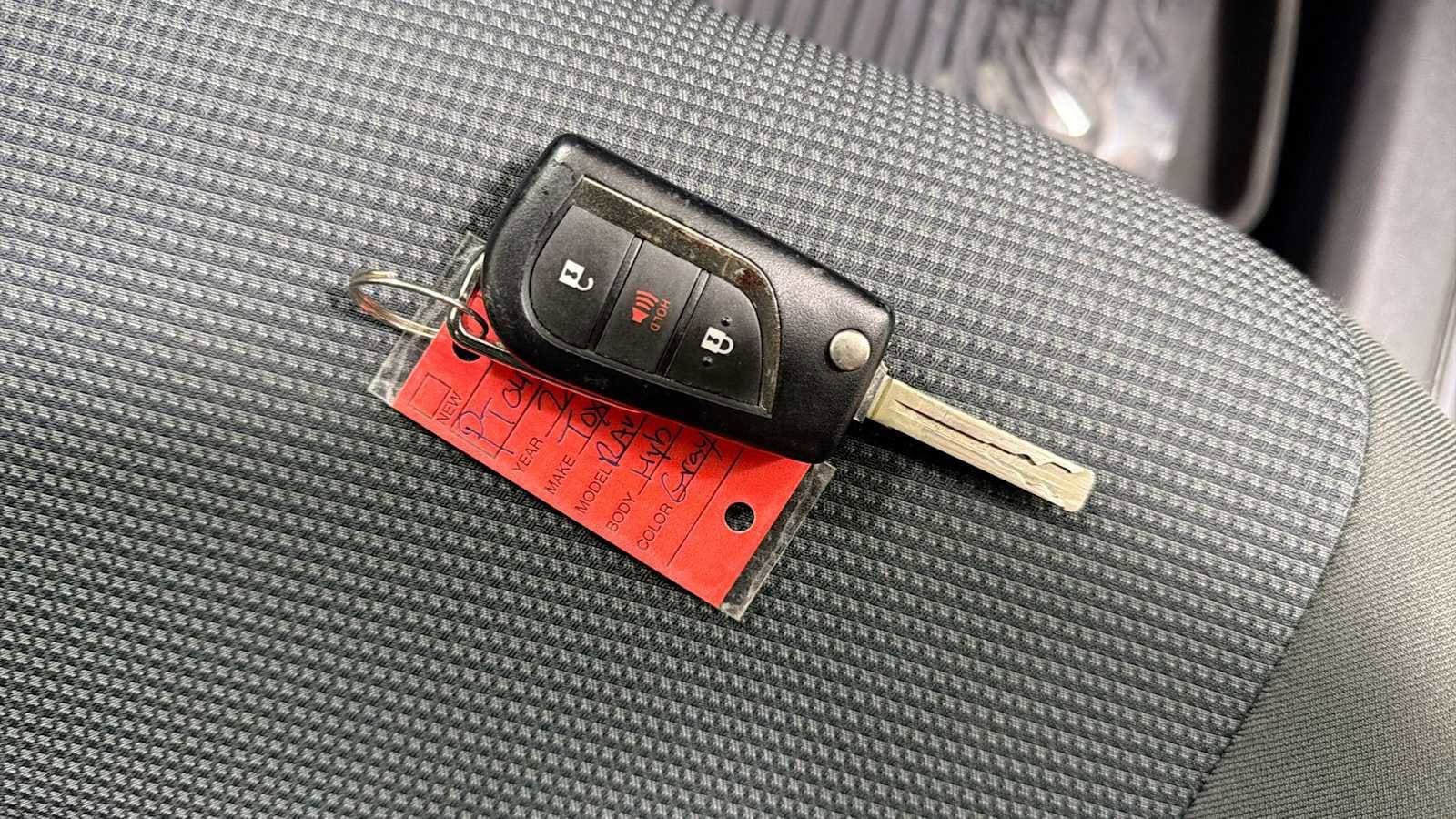 Thumbnail: 2021 Toyota RAV4 - 30