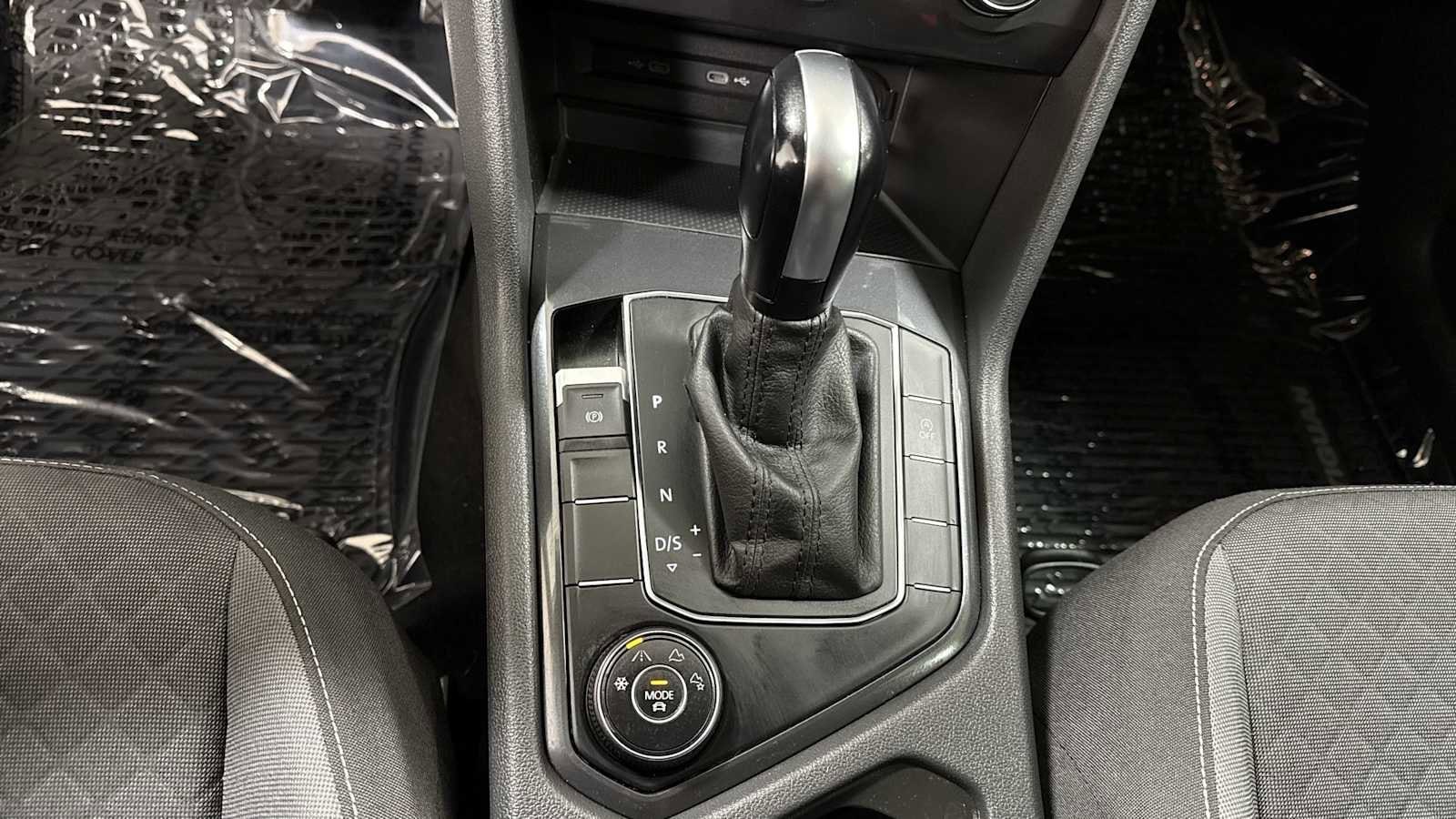 Thumbnail: 2021 Volkswagen Tiguan - 21