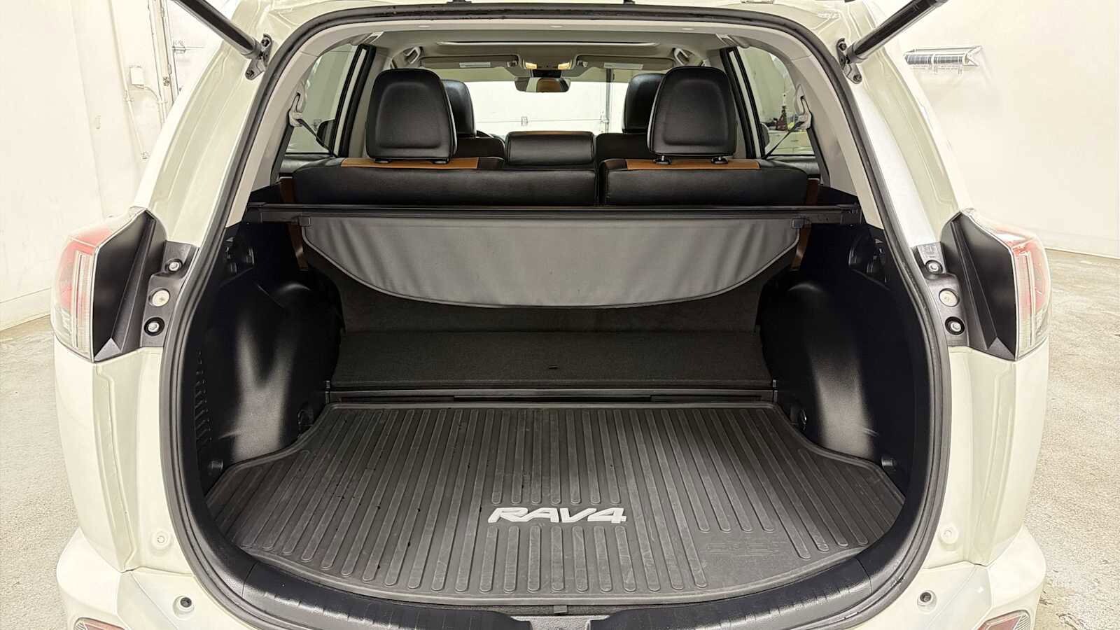 Thumbnail: 2017 Toyota RAV4 - 28