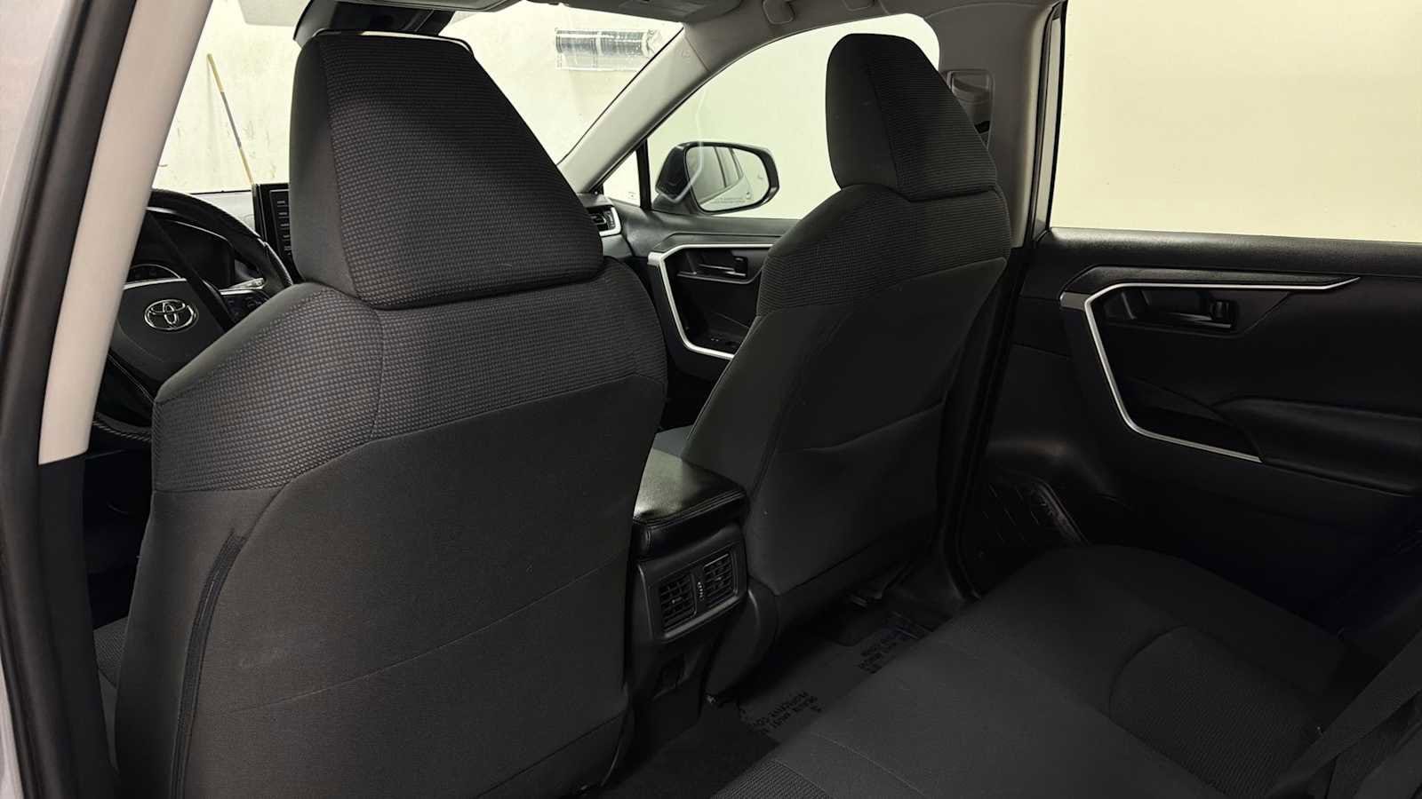 Thumbnail: 2019 Toyota RAV4 - 24