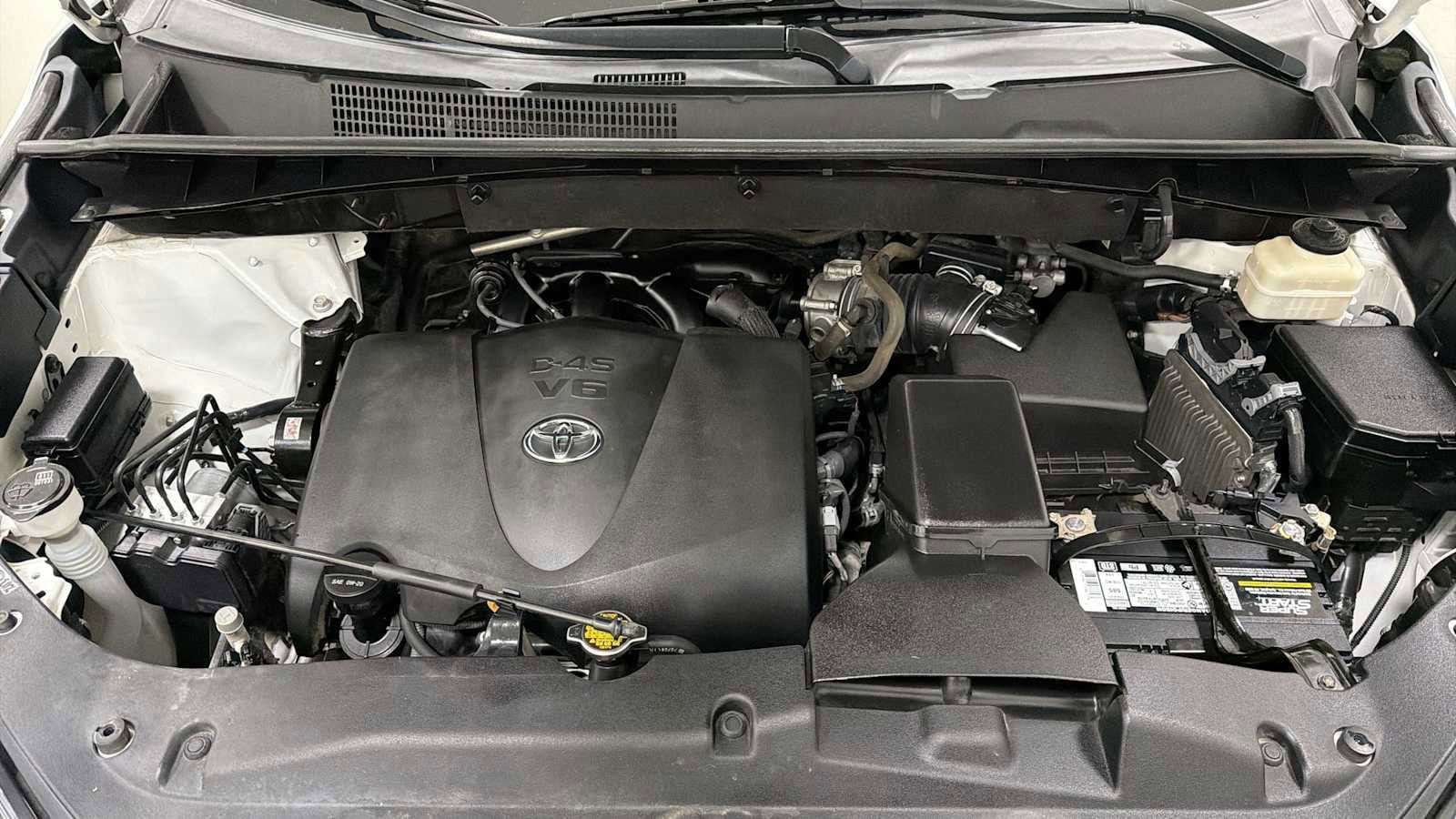 Thumbnail: 2017 Toyota Highlander - 32