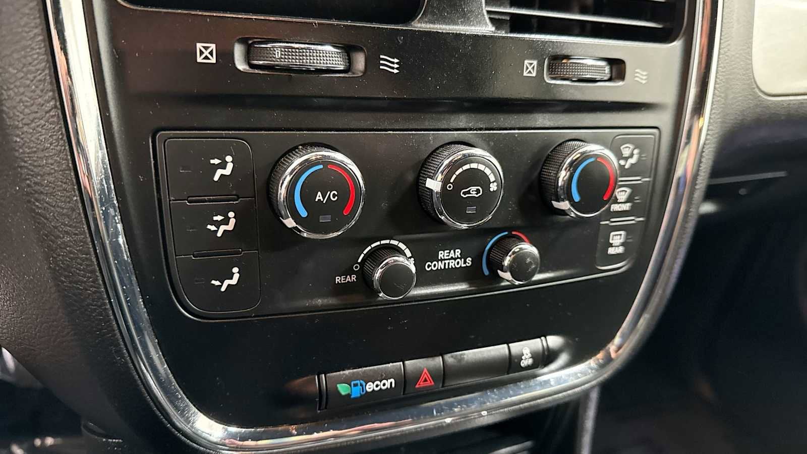 Thumbnail: 2015 Dodge Grand Caravan - 19