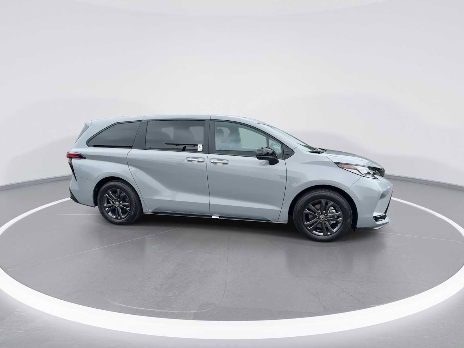 Thumbnail: 2025 Toyota Sienna - 9