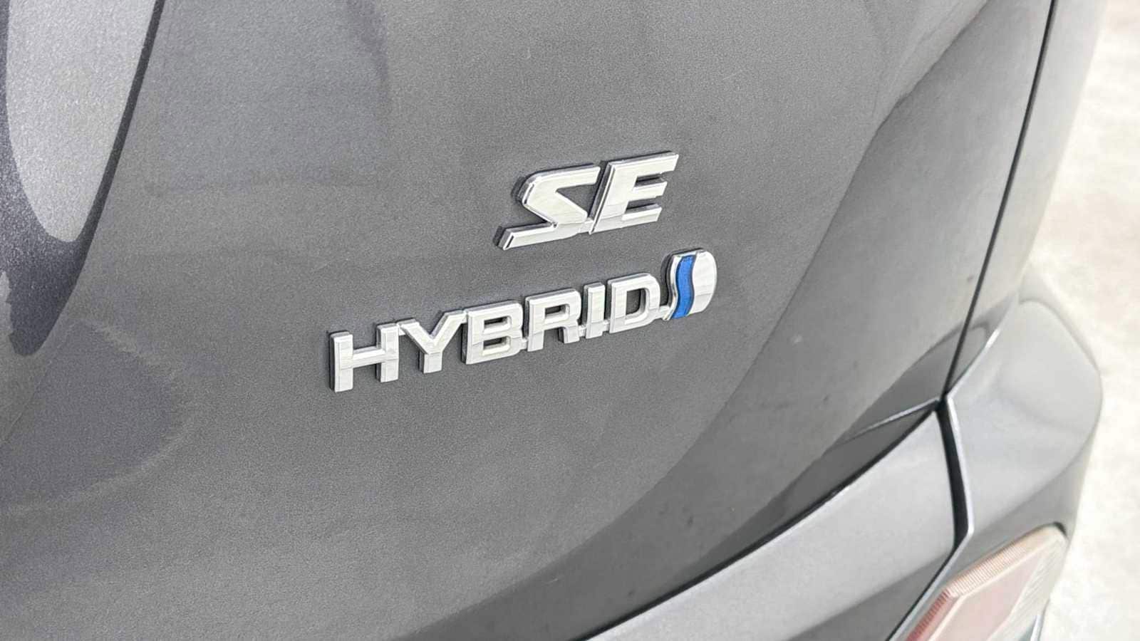 Thumbnail: 2017 Toyota RAV4 - 28