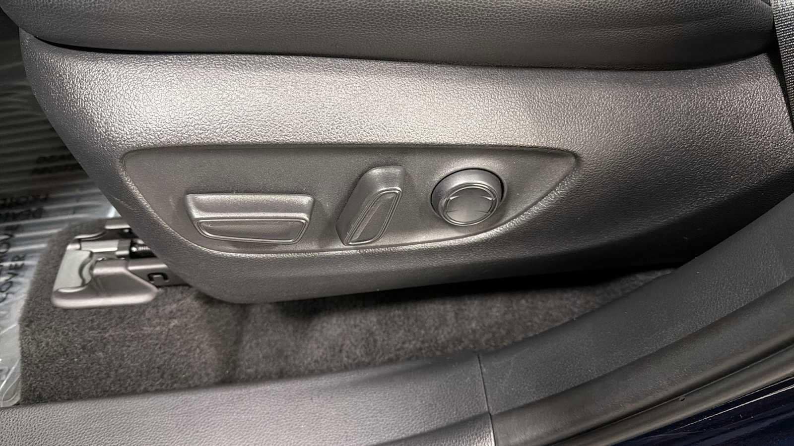 Thumbnail: 2024 Toyota Highlander - 14