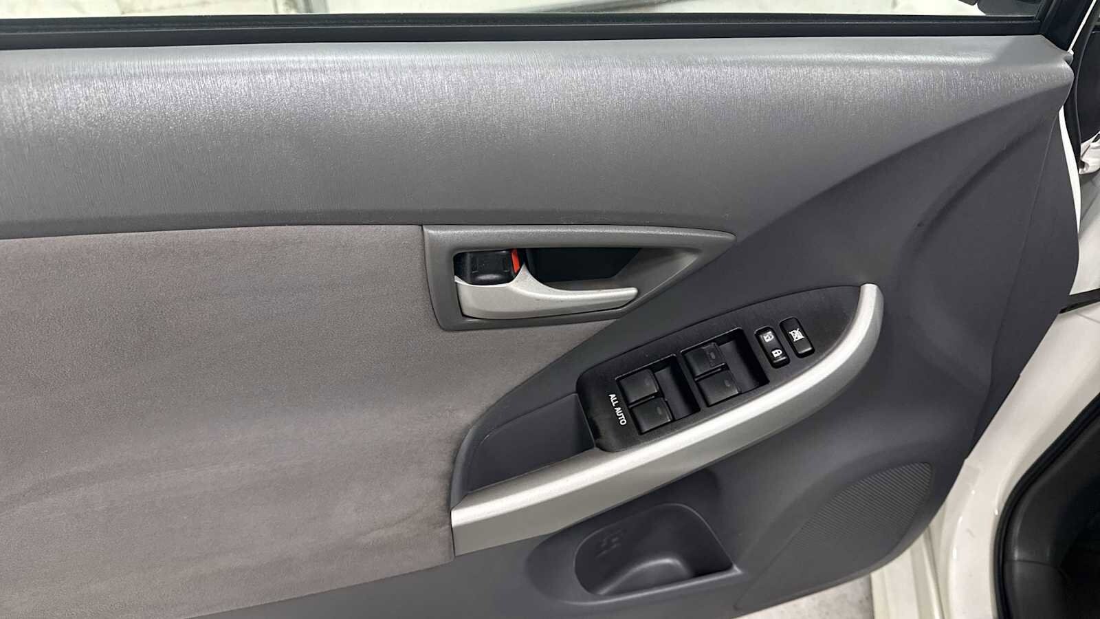 Thumbnail: 2010 Toyota Prius - 15